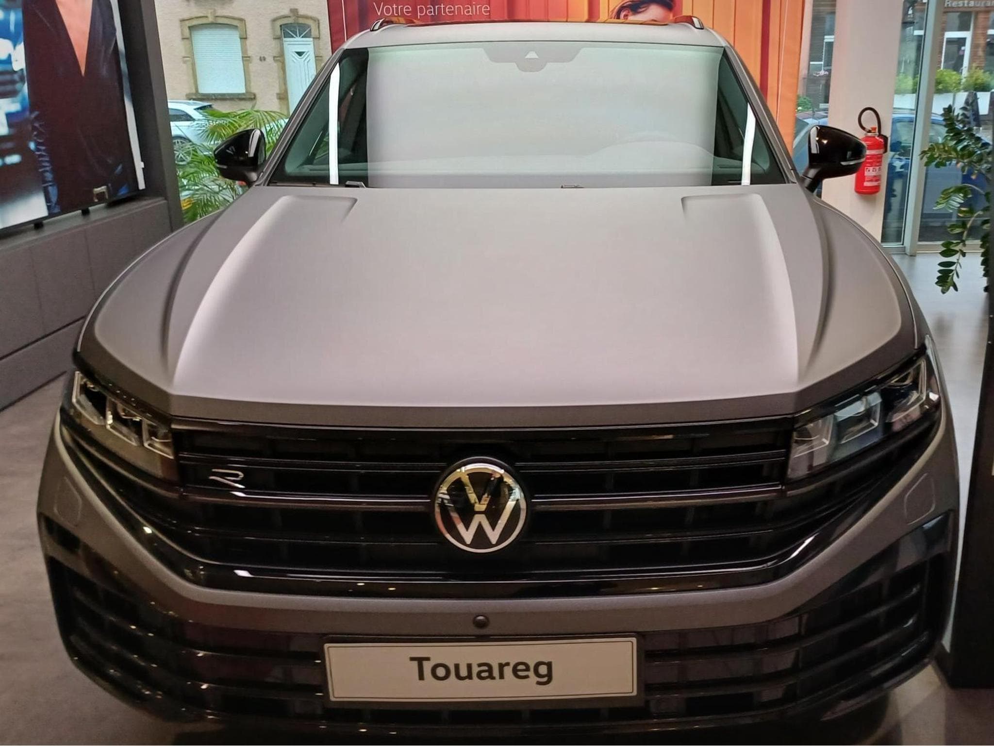VW Touareg R Hydride (2024) - Photo 1
