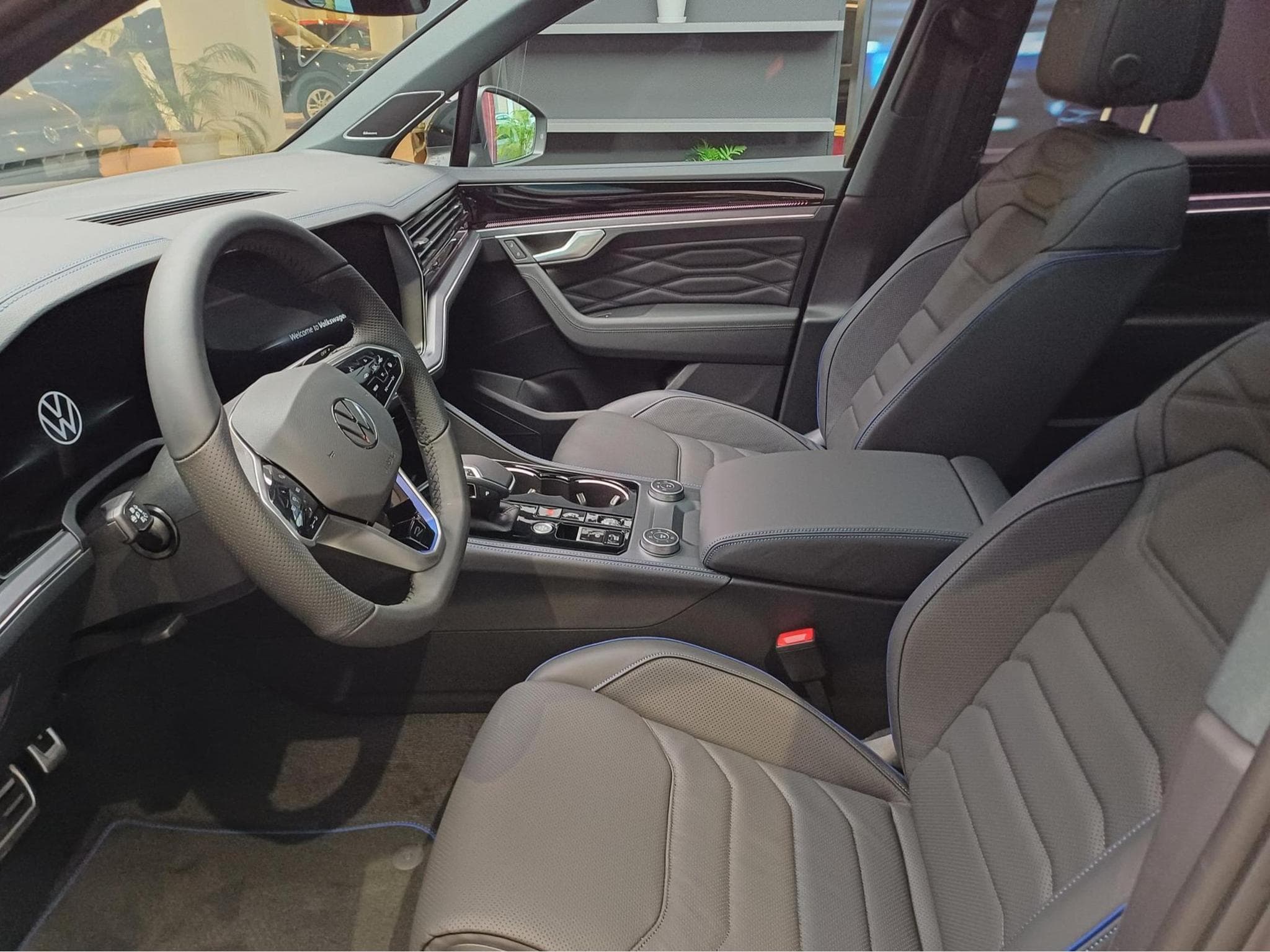 VW Touareg R Hydride (2024) - Photo 2