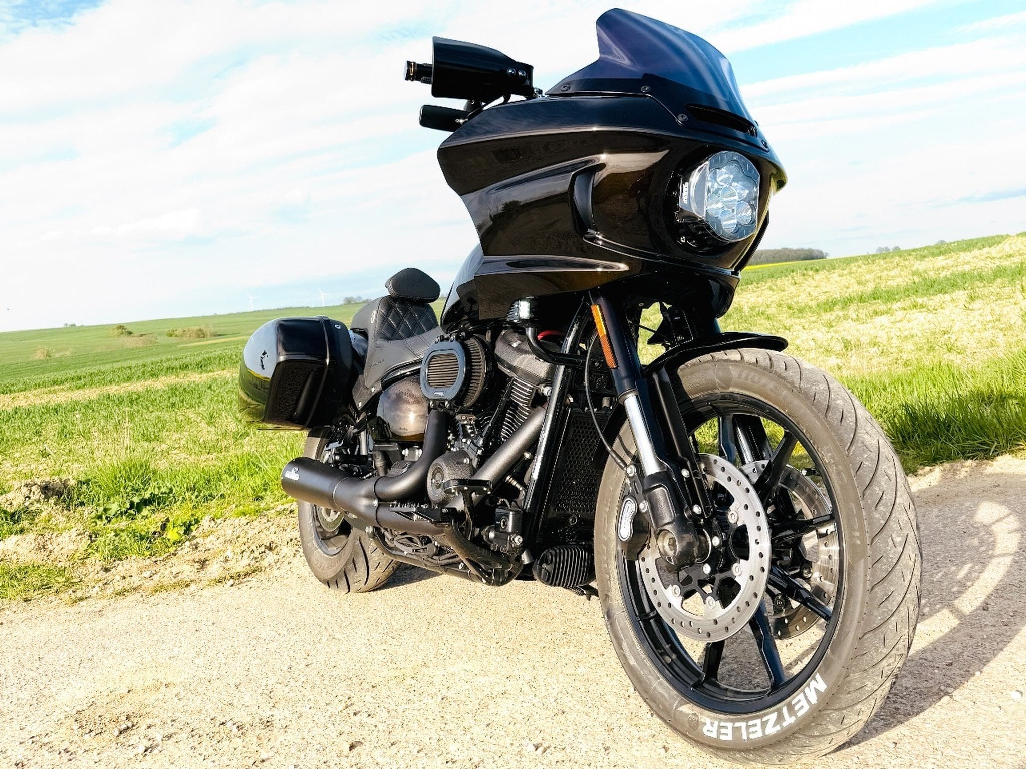 Harley-Davidson Low Rider ST (2024) - Photo 1