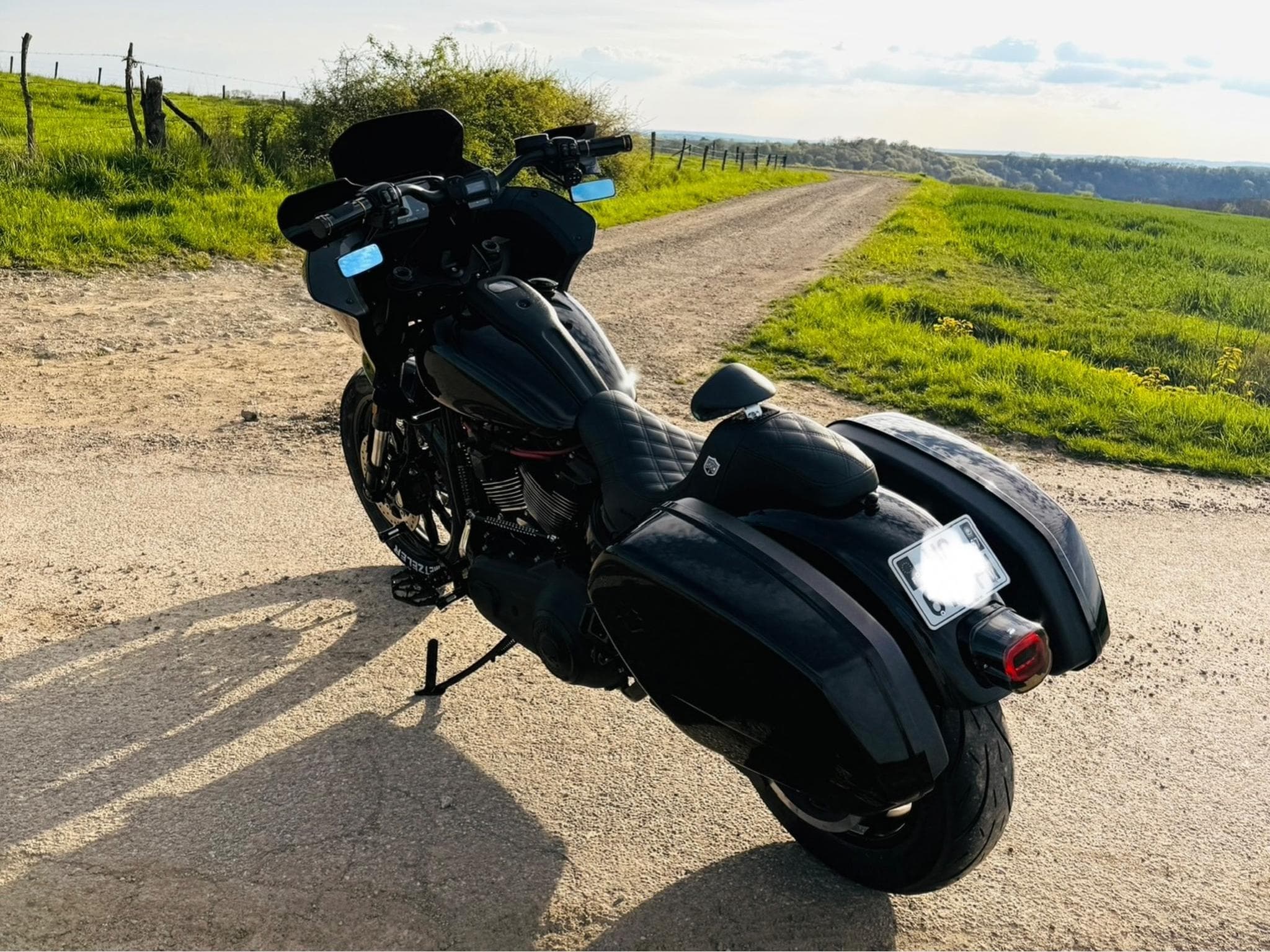 Harley-Davidson Low Rider ST (2024) - Photo 2