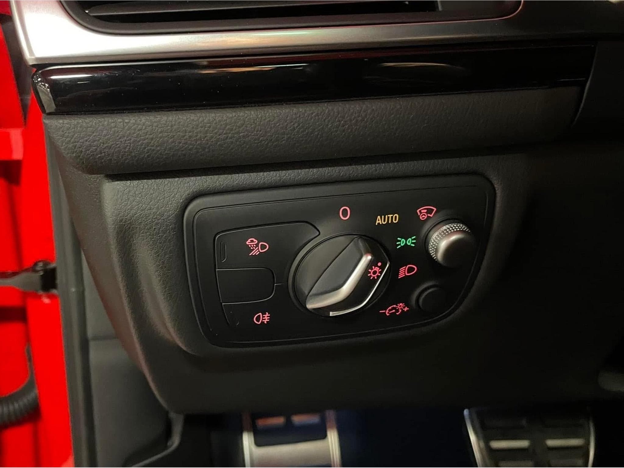 Audi A6 Exclusive 3.0 V6 Compétition Quattro (2016) - Photo 12