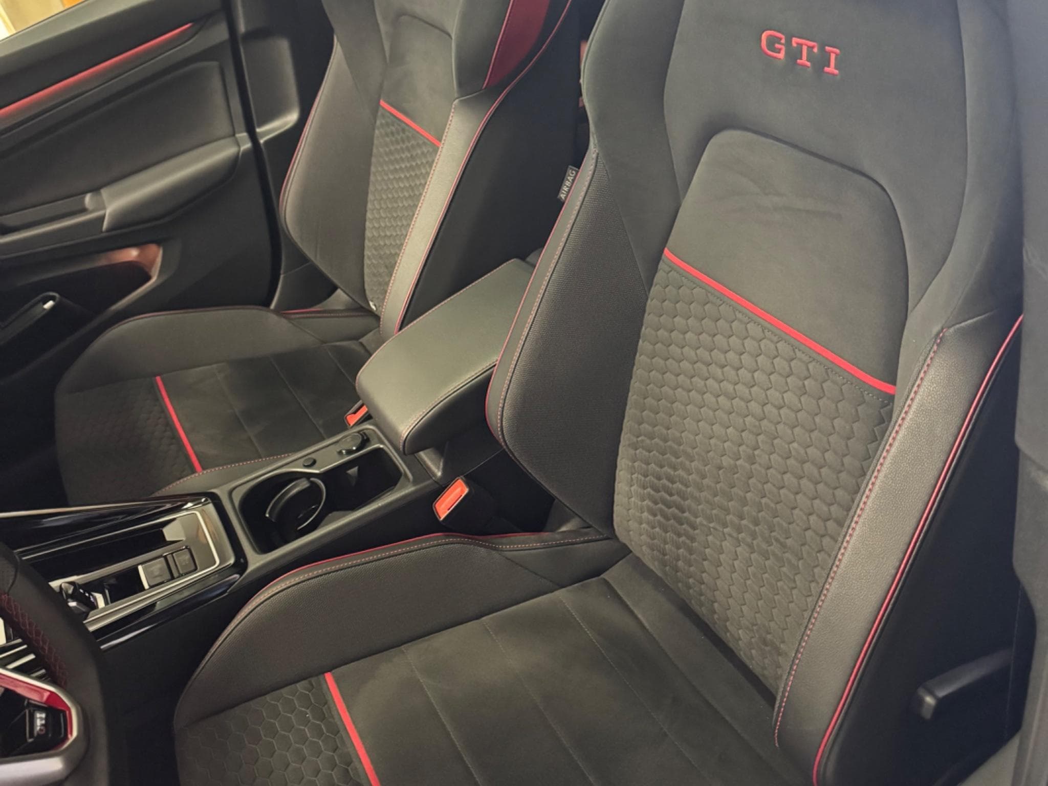 VW GTI Golf VIII Clubsport (2024) - Photo 5