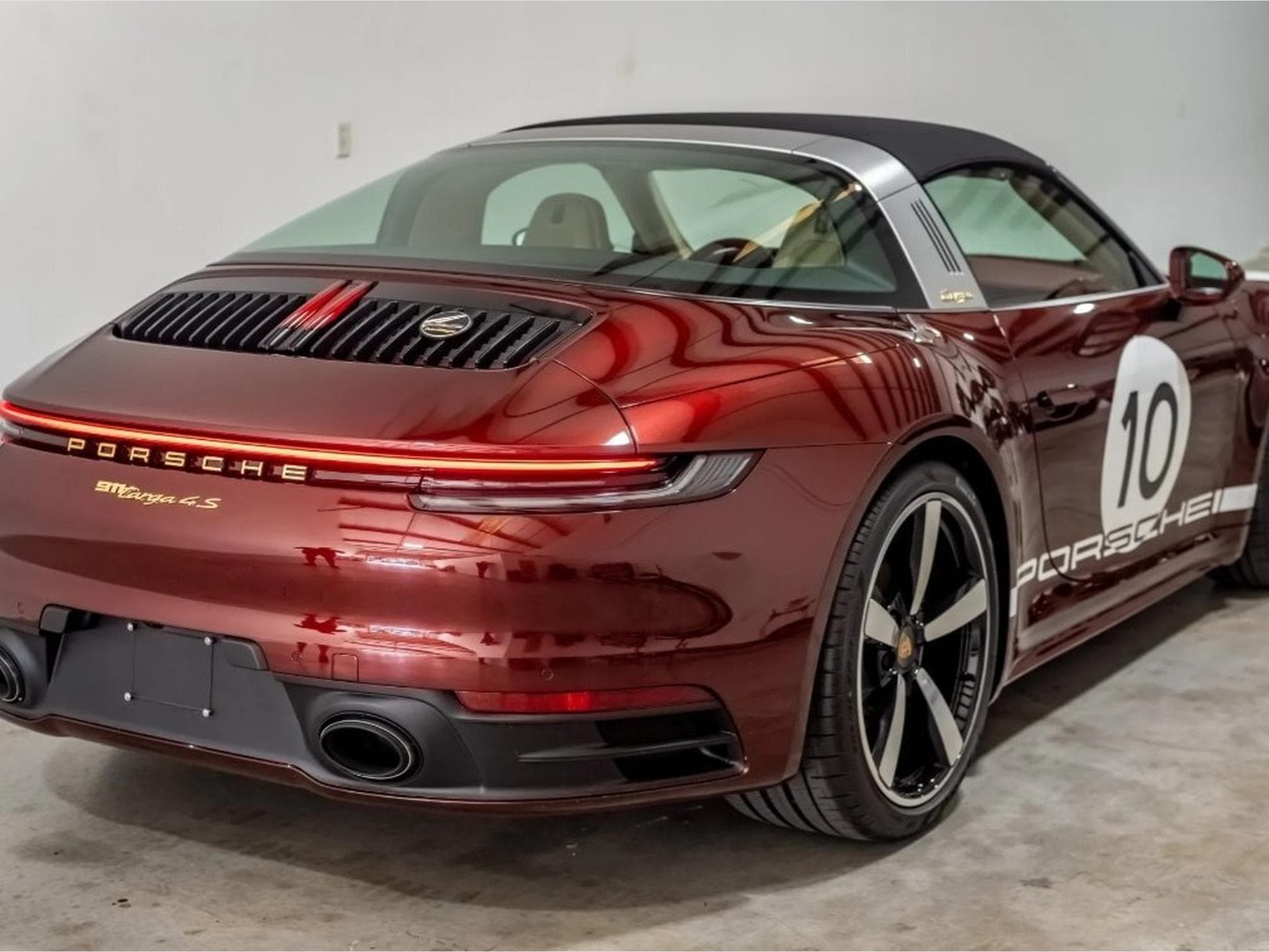 Porsche 911 Targa 4S Heritage Design Edition (2011) - Photo 2
