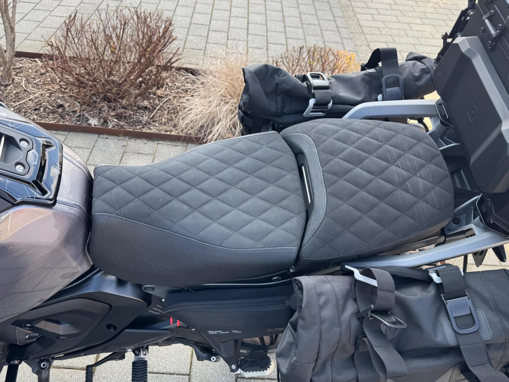 BMW R 1300 Gsa Triple Black (2025) - Photo 2