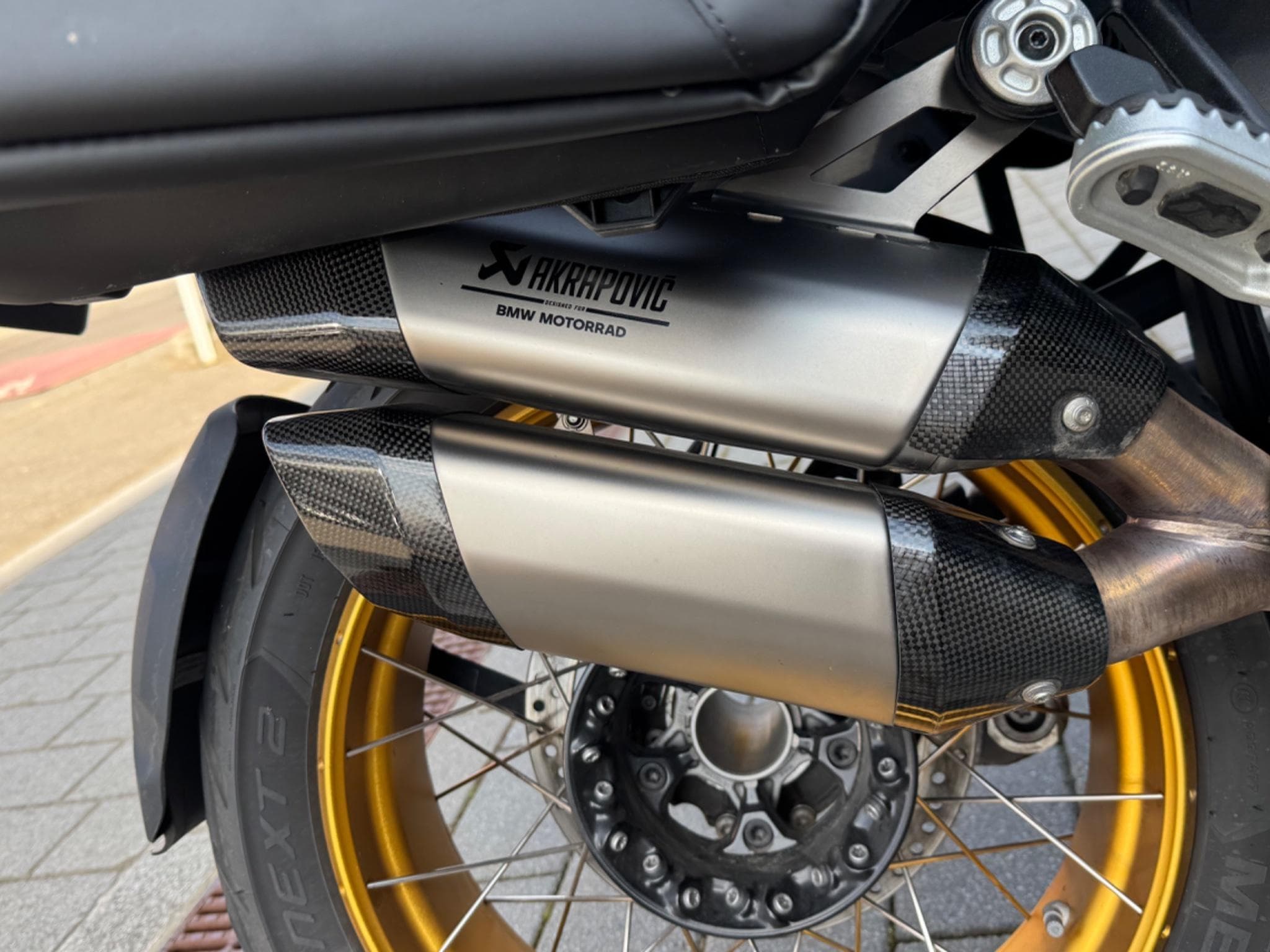 BMW R 1300 Gsa Triple Black (2025) - Photo 3