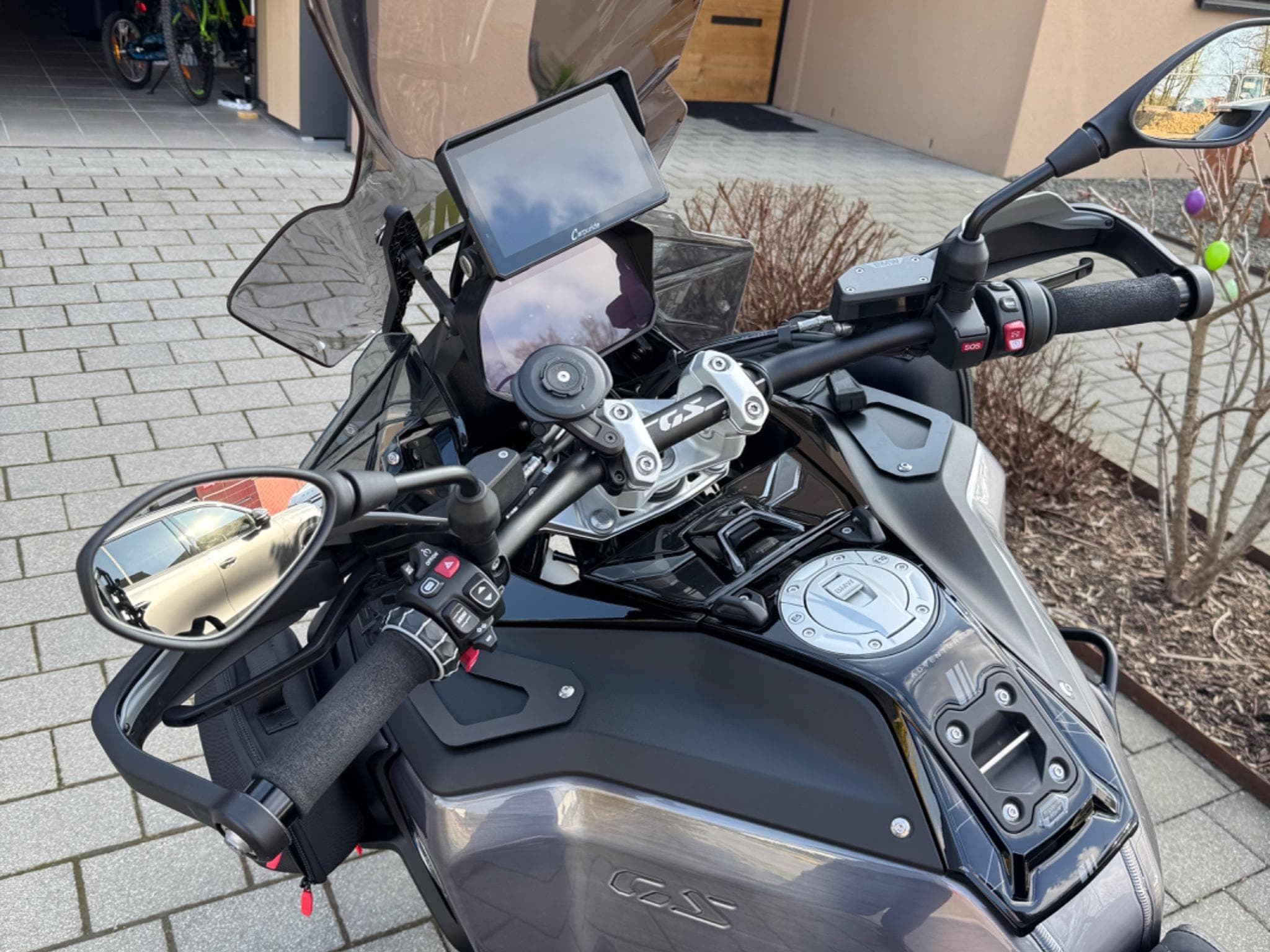 BMW R 1300 Gsa Triple Black (2025) - Photo 4