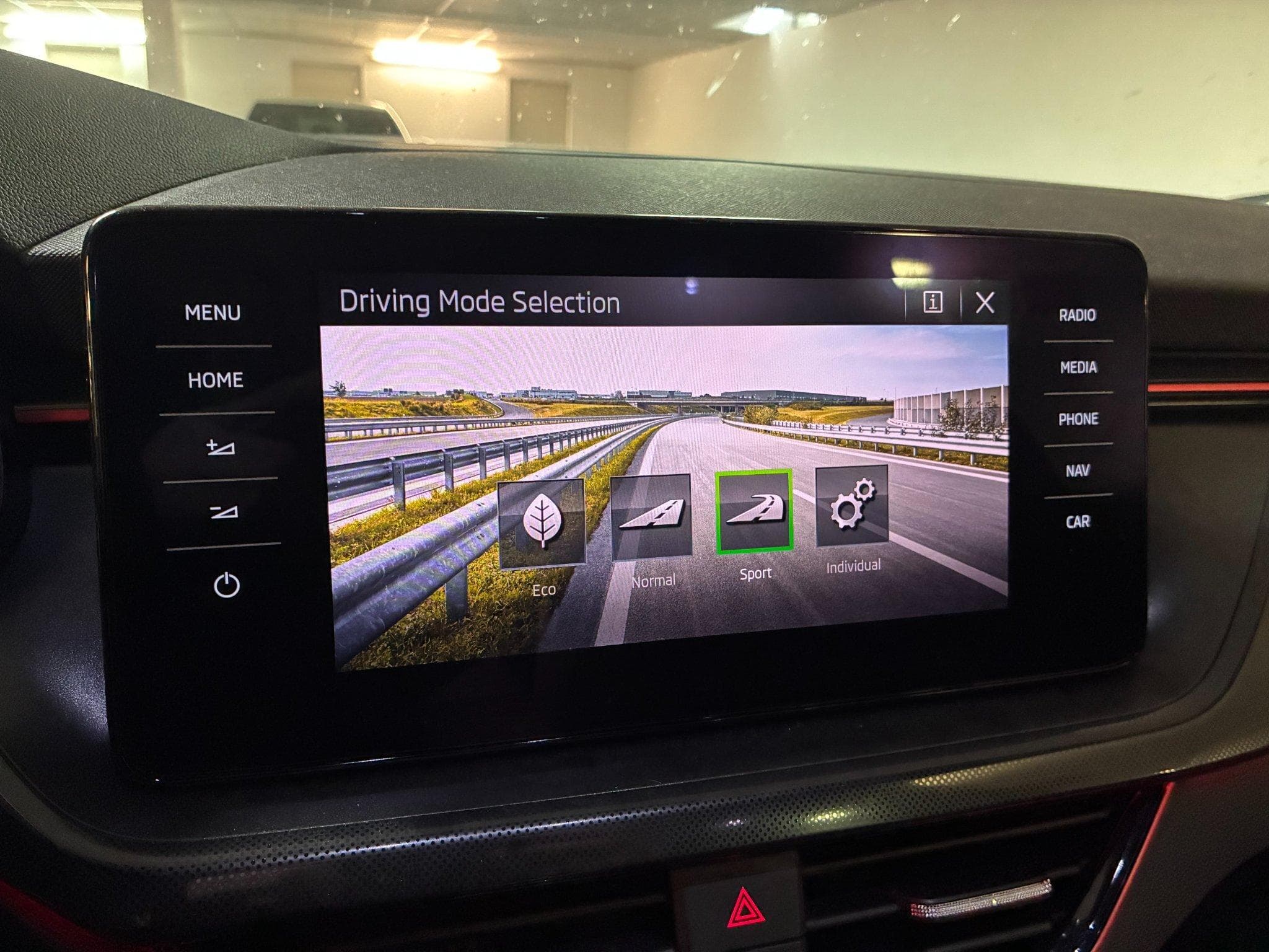 Skoda Scala MonteCarlo+1.5TSI+150hp+DSG+PSP+LED+Pano (2020) - Foto 9