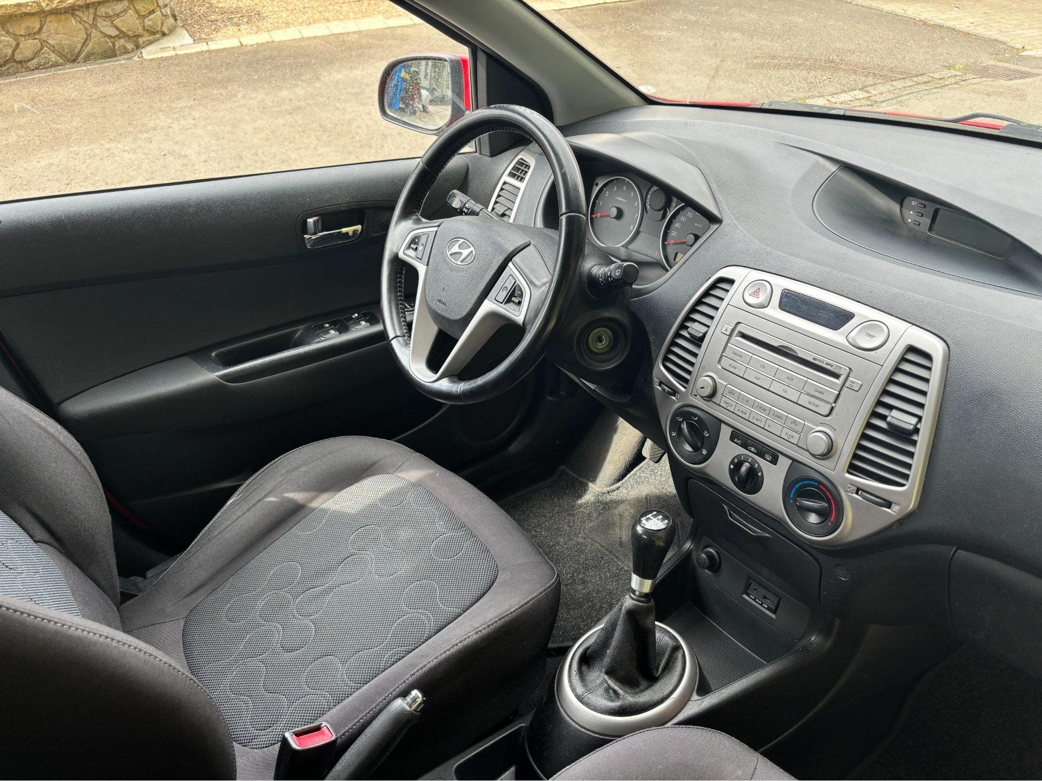 Hyundai i20 1.3 75cv *1ere main (2010) - Photo 3