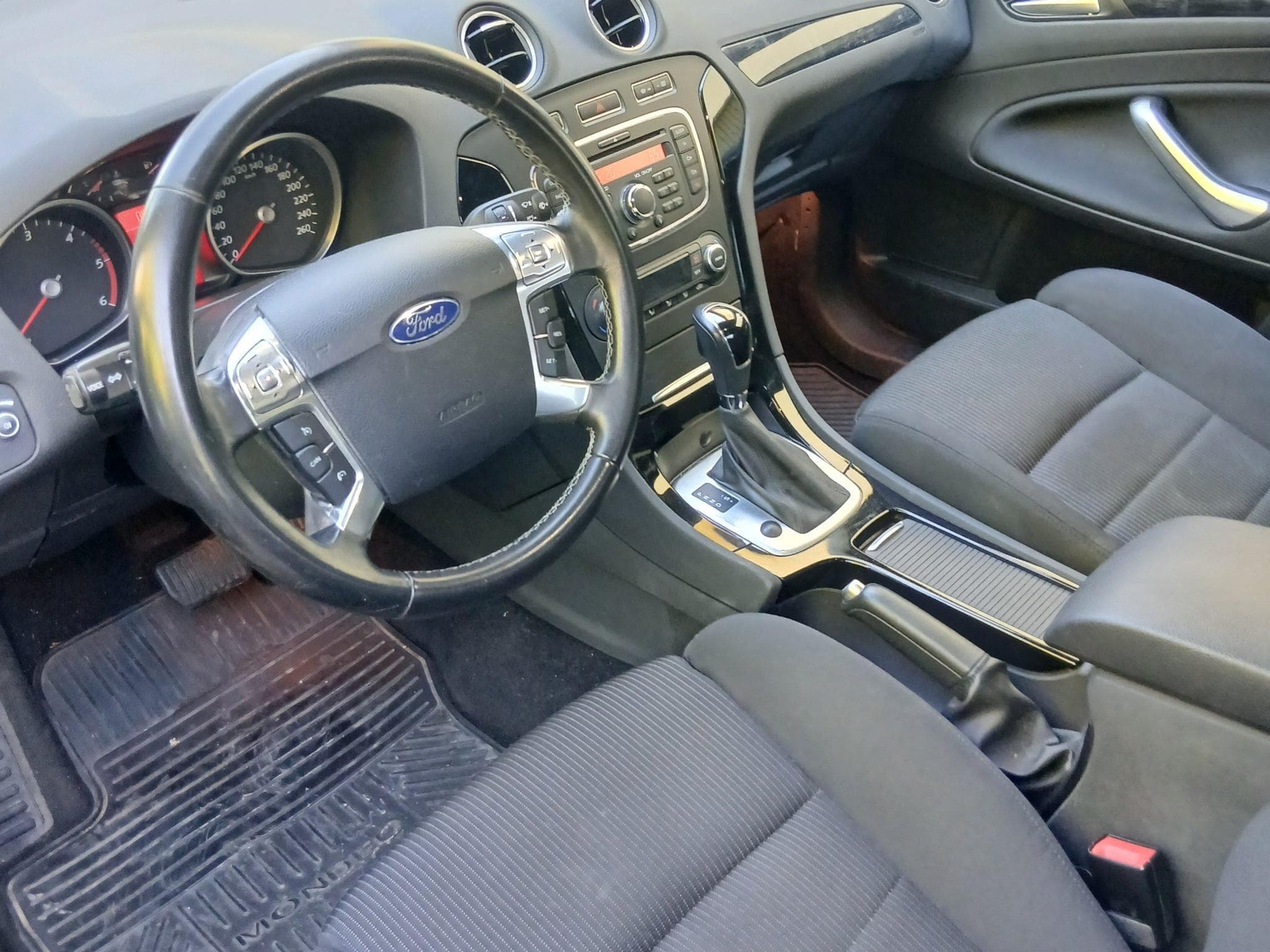 Ford Mondeo 2,0 Diesel 136CV (2011) - Foto 3