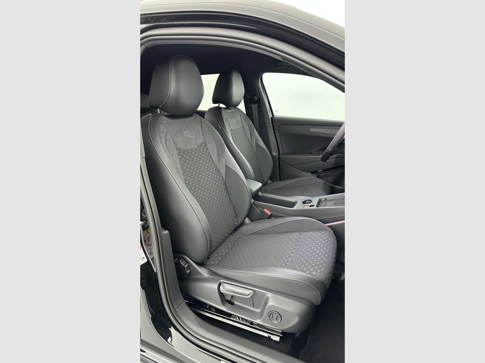VW T-Roc 150 etsi r-line (2026) - Foto 4