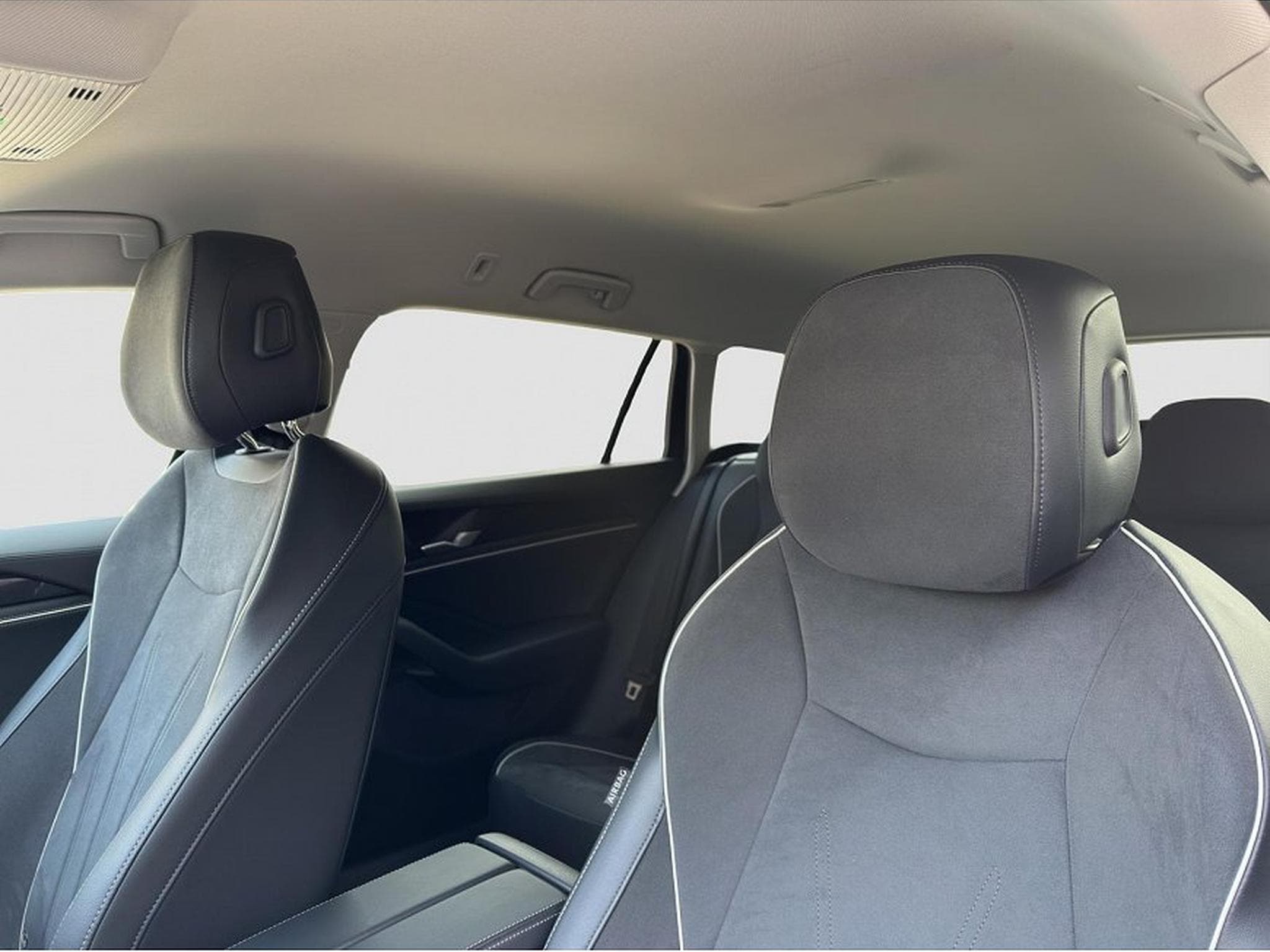 VW Passat (2026) - Foto 24