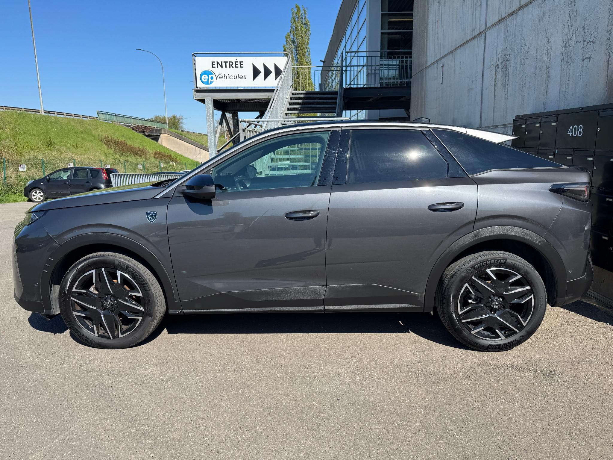 Peugeot 3008 1.2 HYBRID 145 E-DCS6 GT (2025) - Photo 2