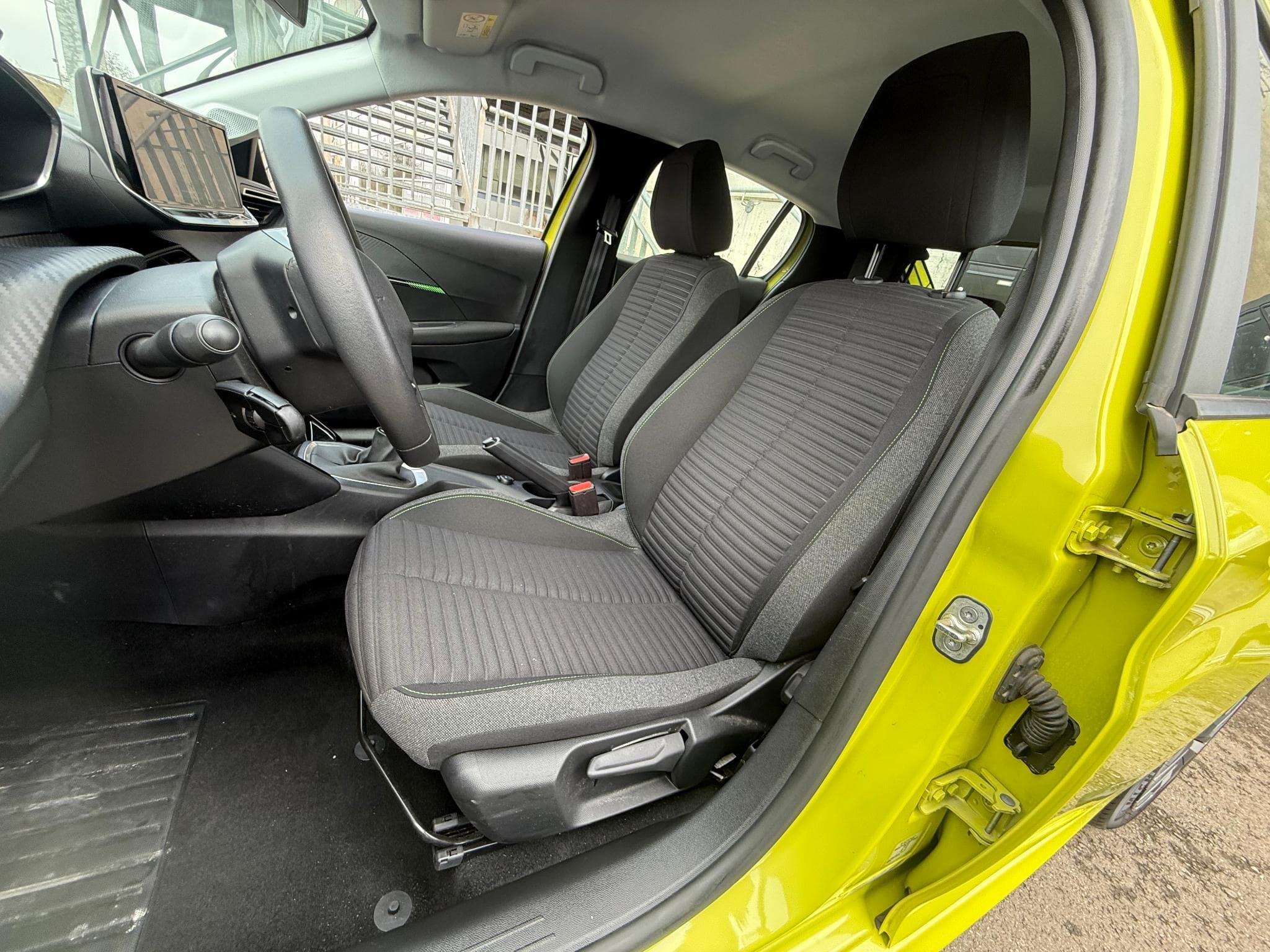 Peugeot 208 1.2 PURETECH 100 ACTIVE (2024) - Photo 5