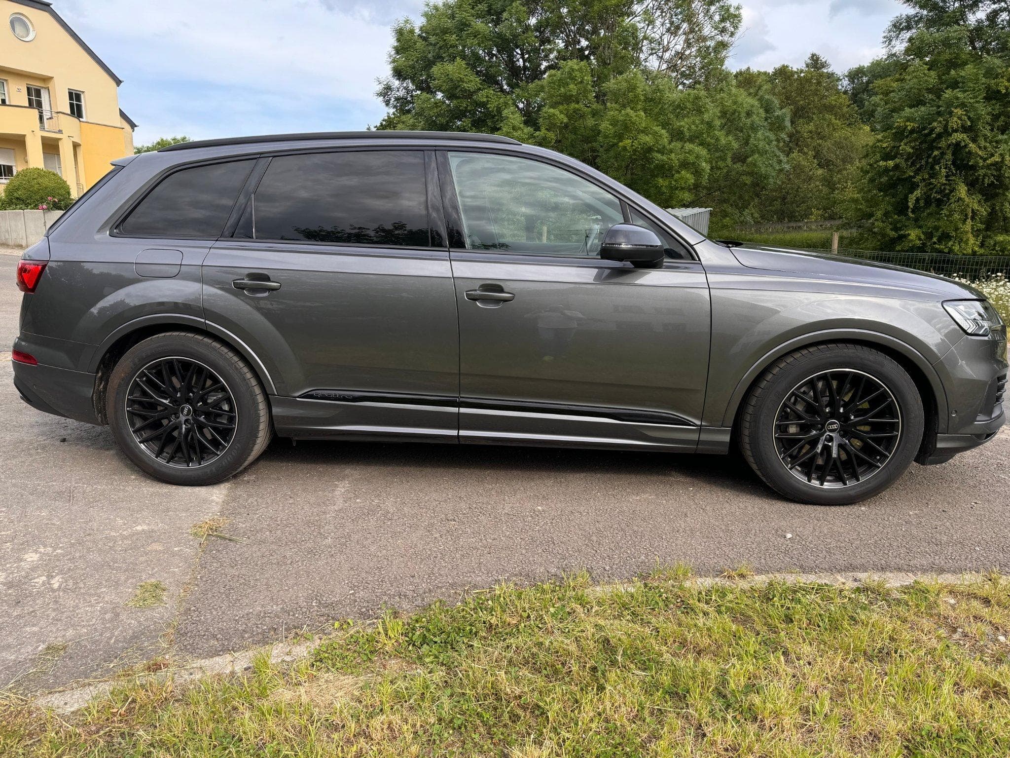 Audi Q7 TFSI e quattro (2023) - Photo 1