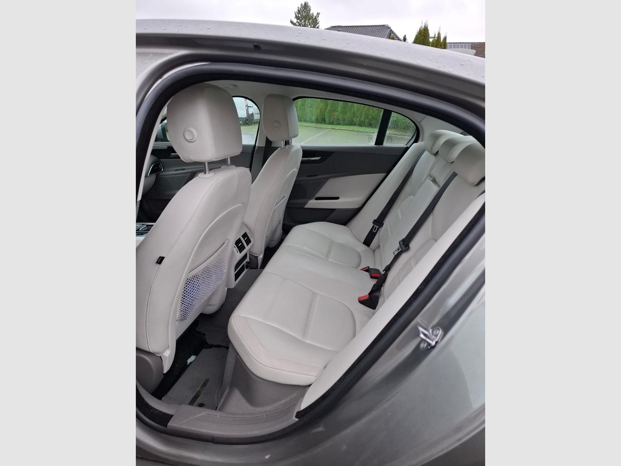 Jaguar XE Pure (2017) - Foto 3