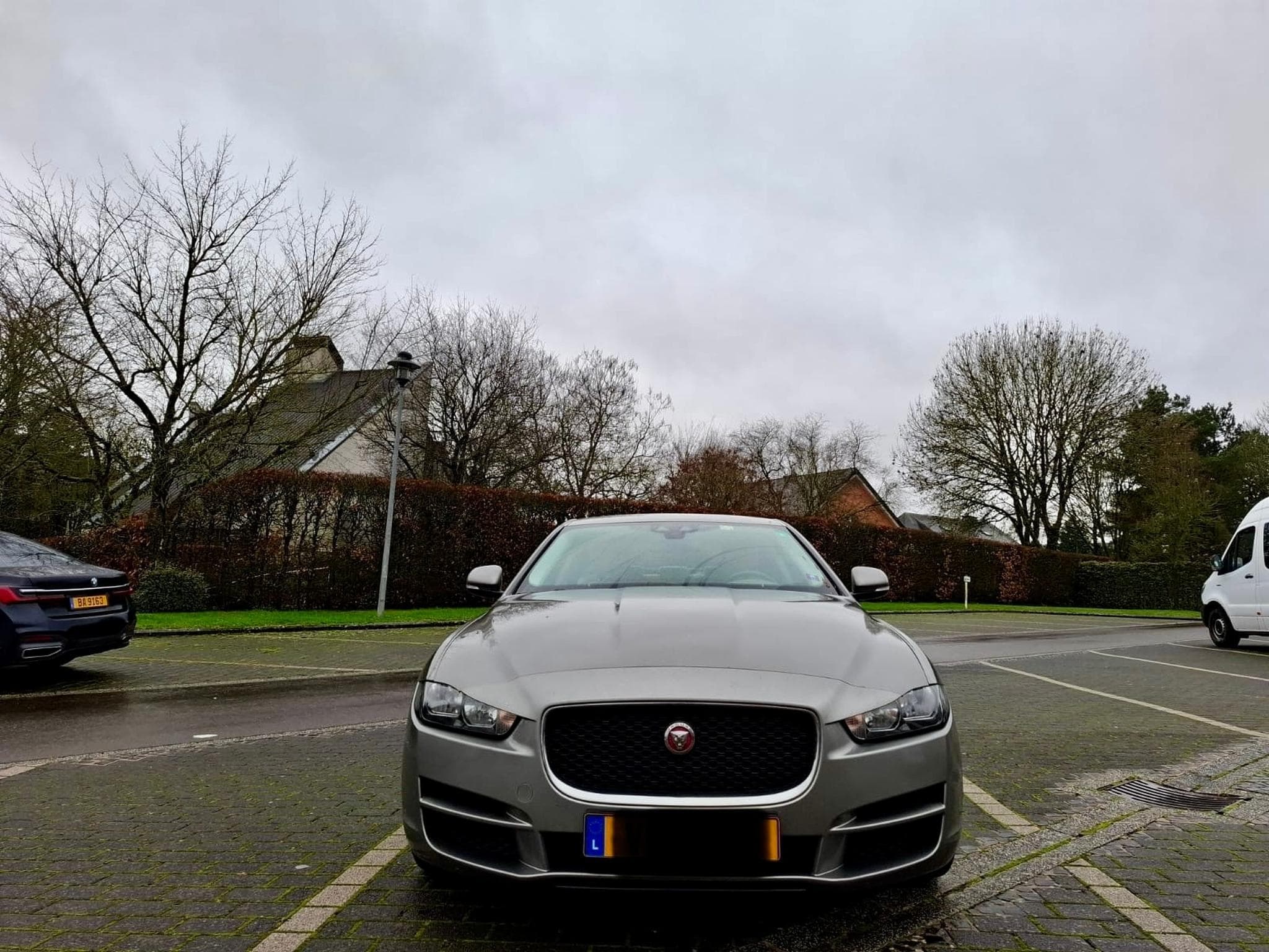 Jaguar XE Pure (2017) - Foto 1