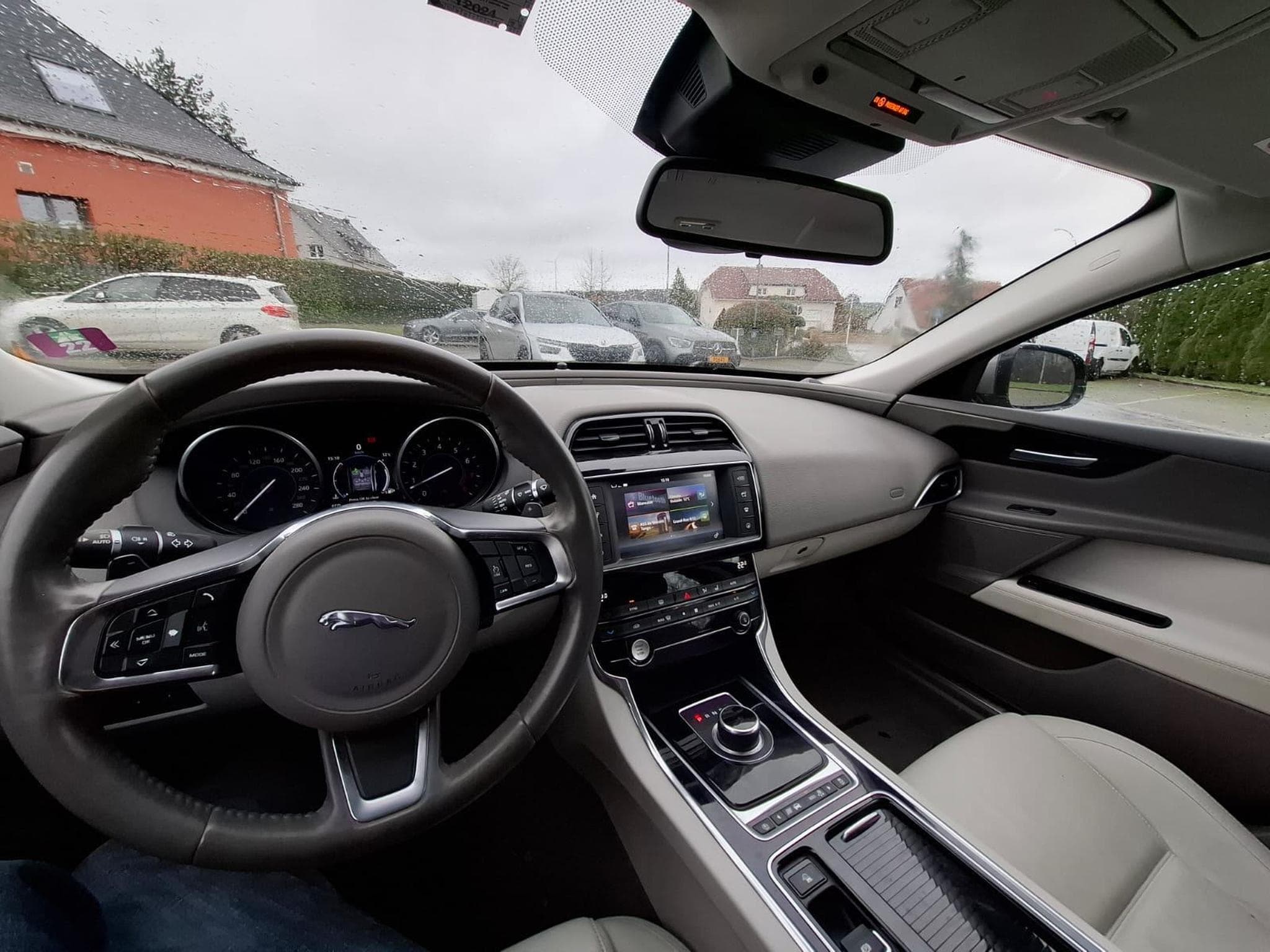 Jaguar XE Pure (2017) - Foto 2