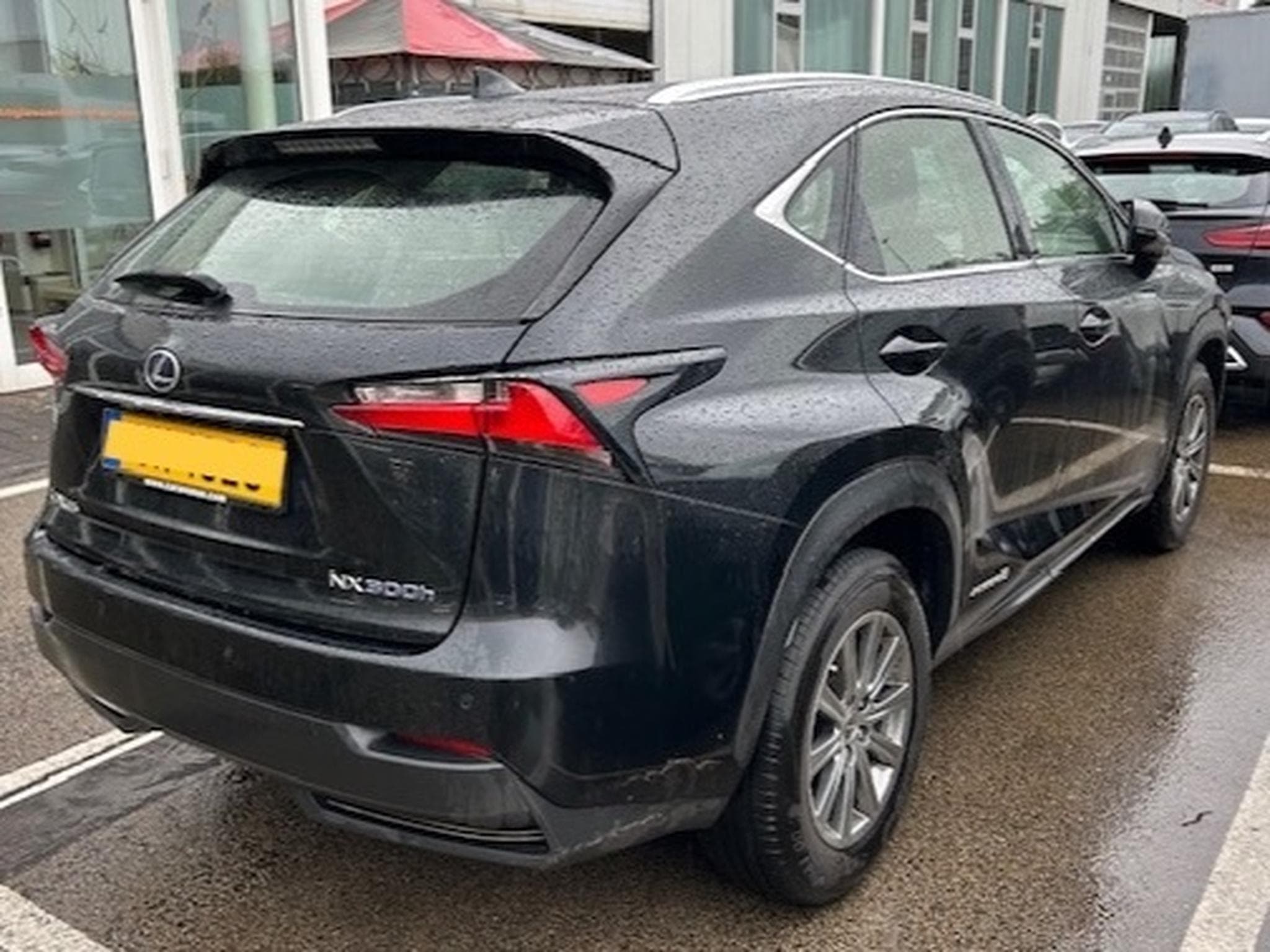 Lexus NX NX300h (2017) - Photo 1
