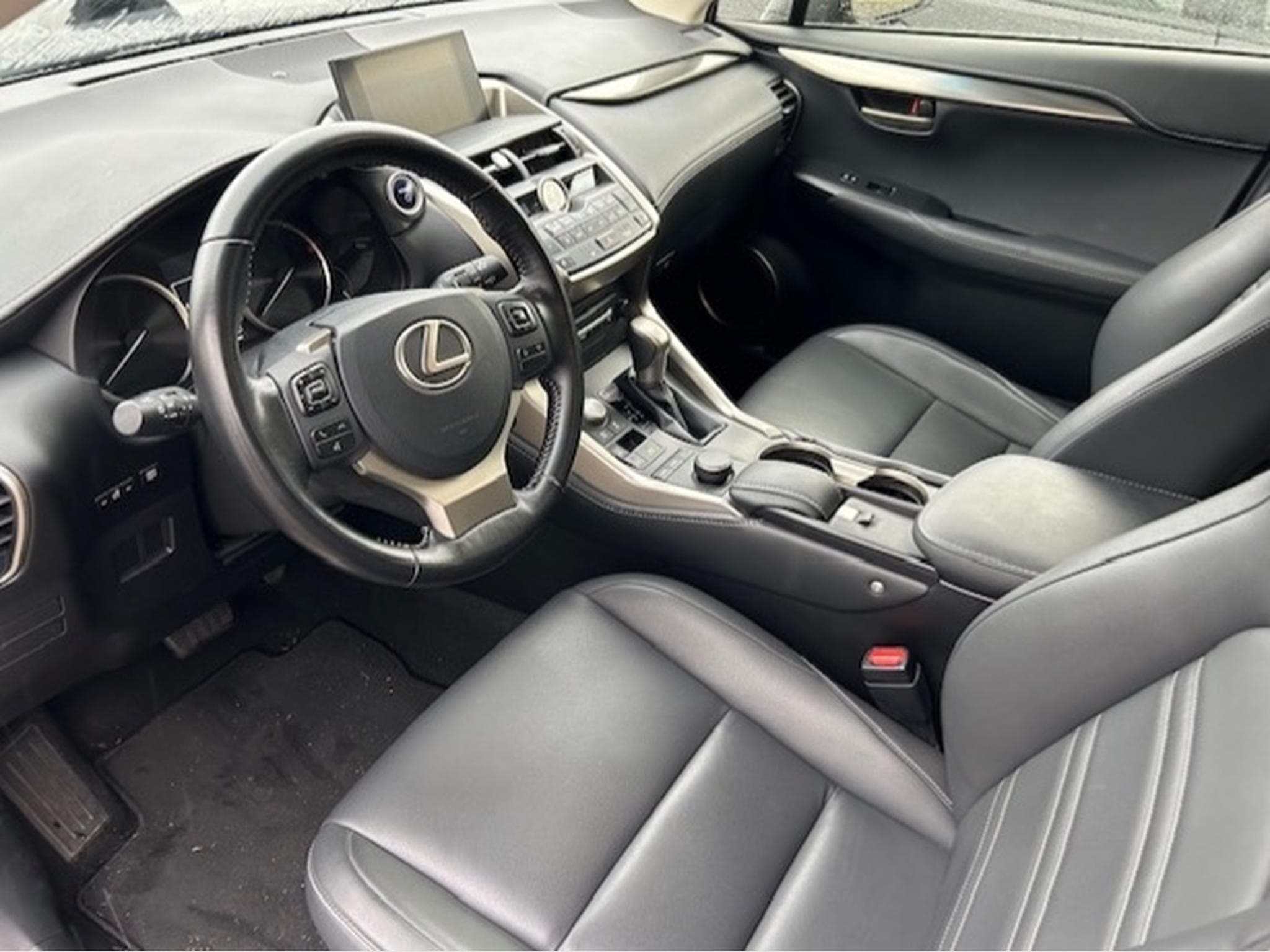 Lexus NX NX300h (2017) - Photo 3
