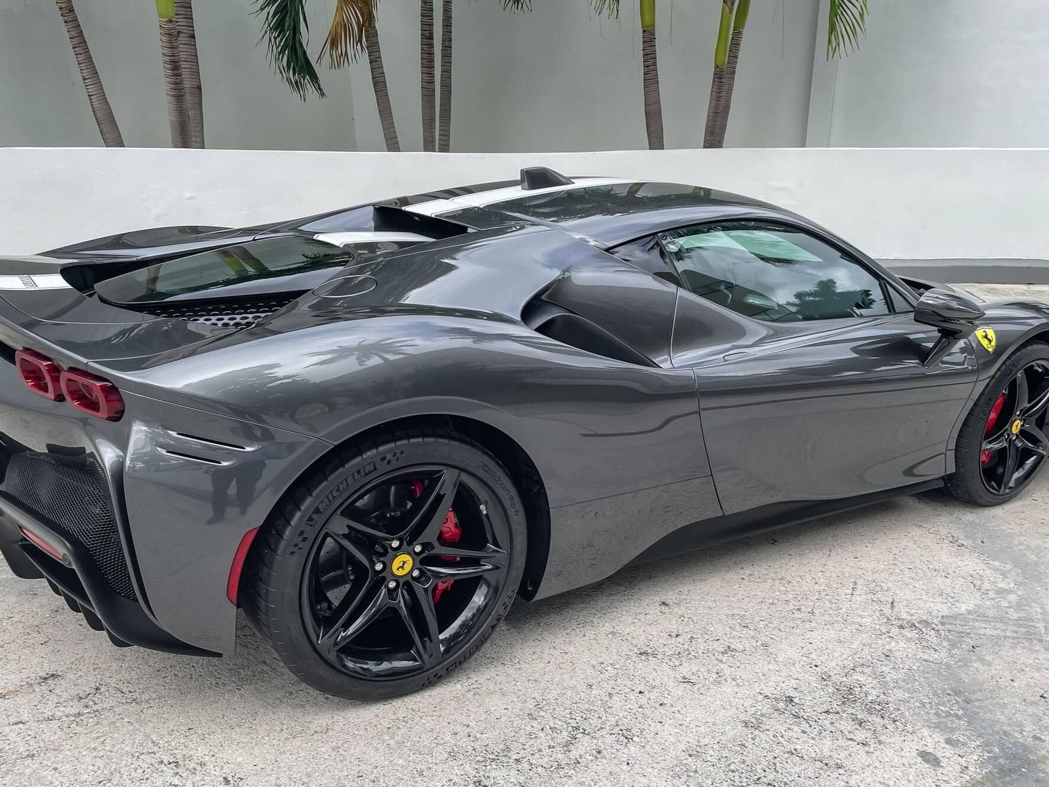 Ferrari SF90 Stradale (2022) - Photo 2