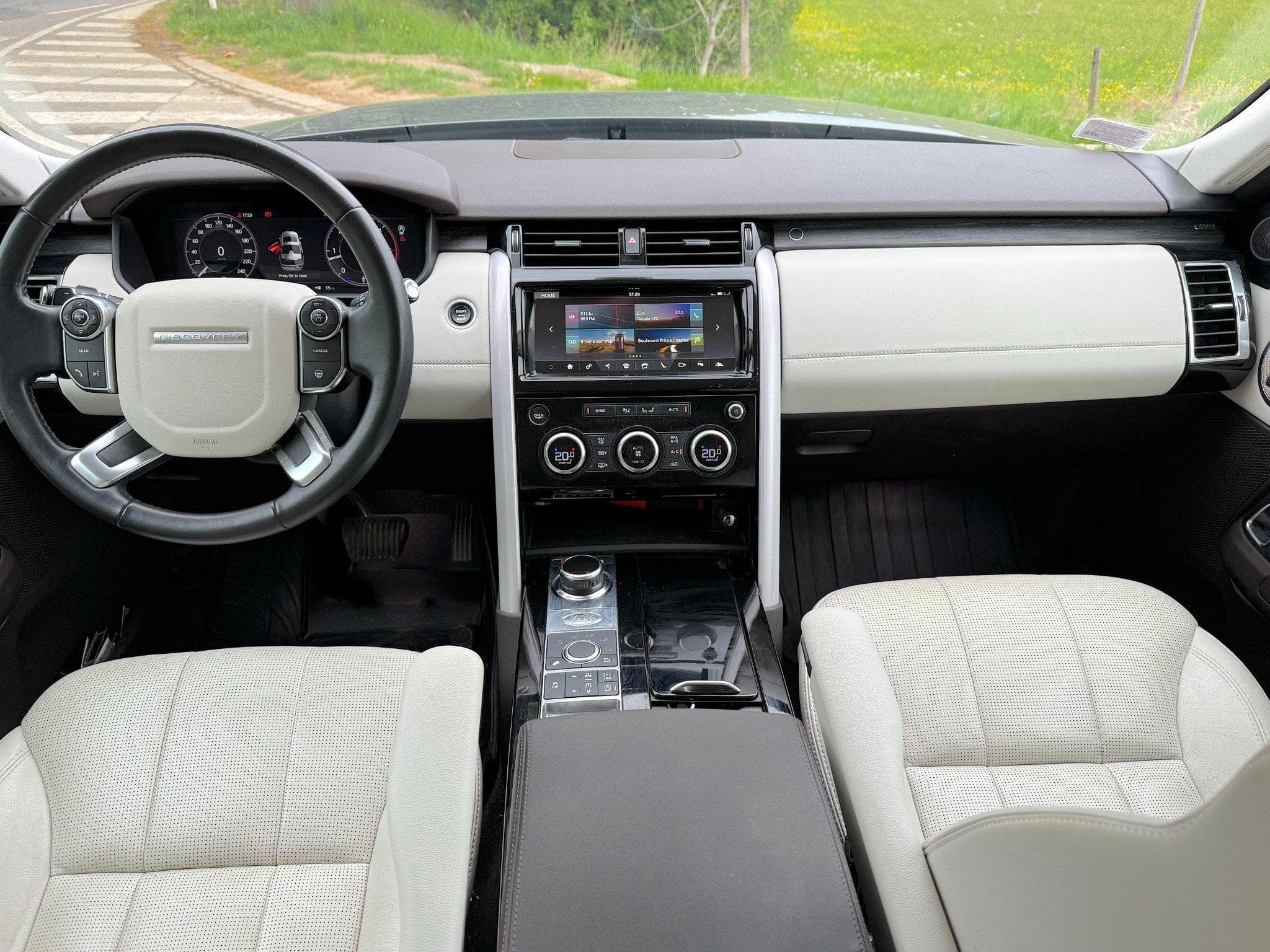 Land-Rover Discovery 3.0 TD6 HSE (2018) - Photo 4
