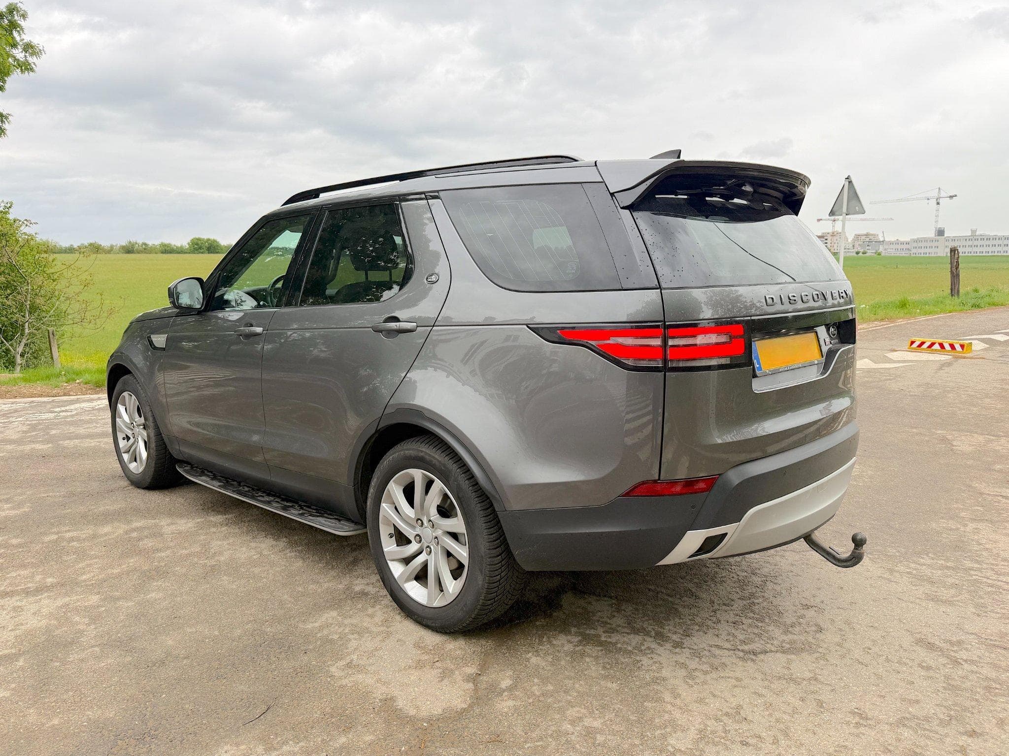 Land-Rover Discovery 3.0 TD6 HSE (2018) - Photo 2