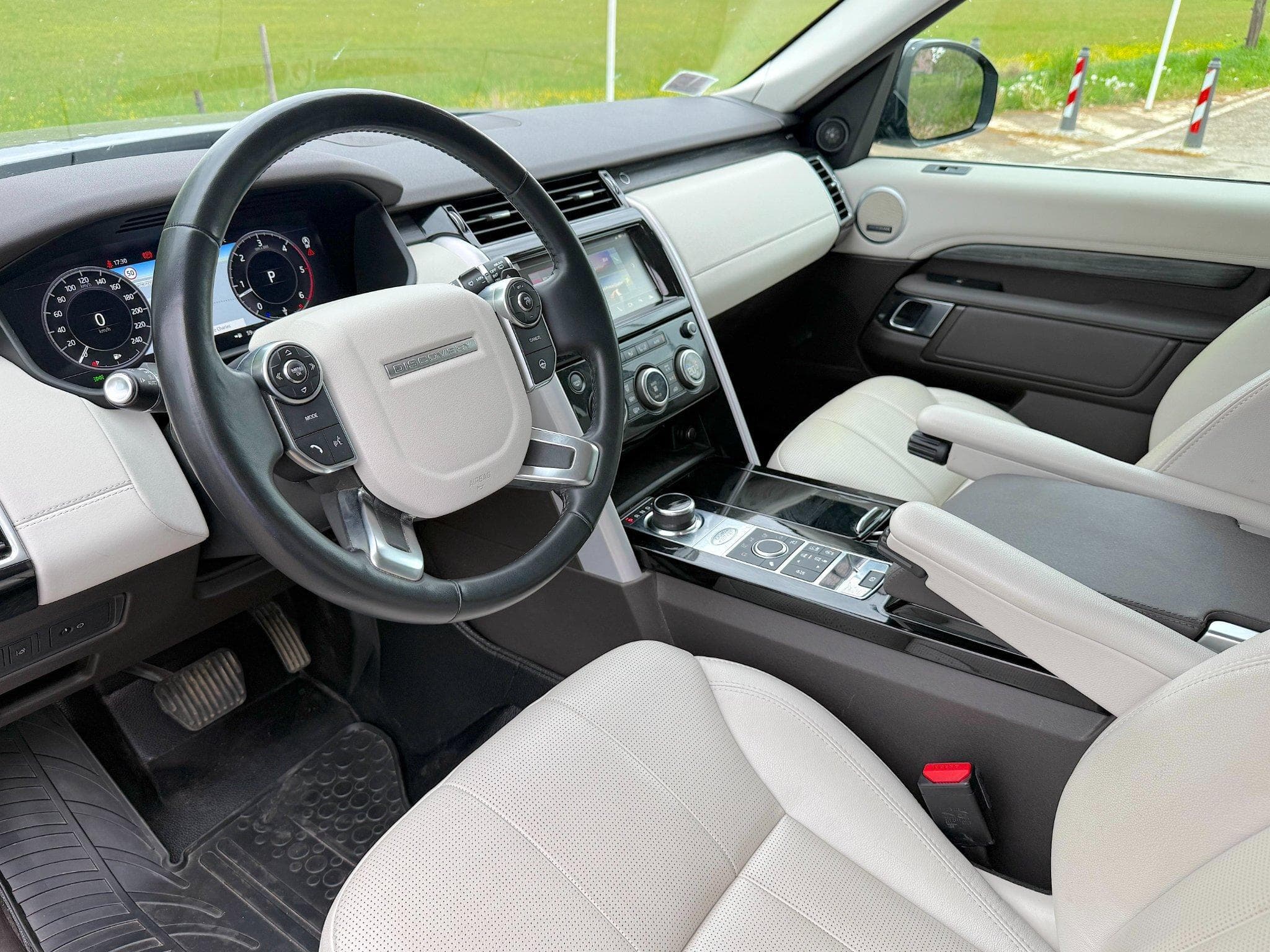 Land-Rover Discovery 3.0 TD6 HSE (2018) - Photo 5