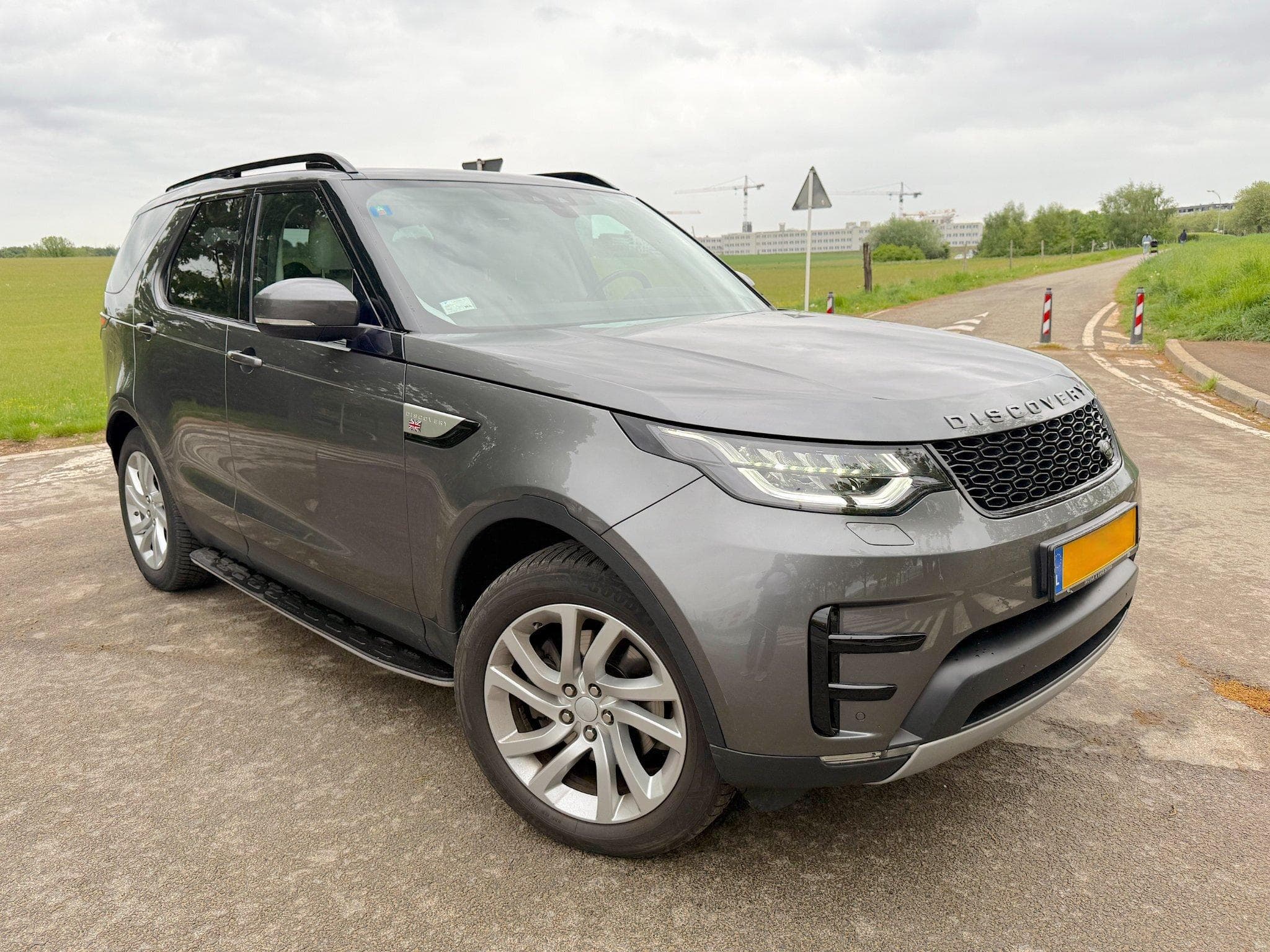 Land-Rover Discovery 3.0 TD6 HSE (2018) - Photo 3