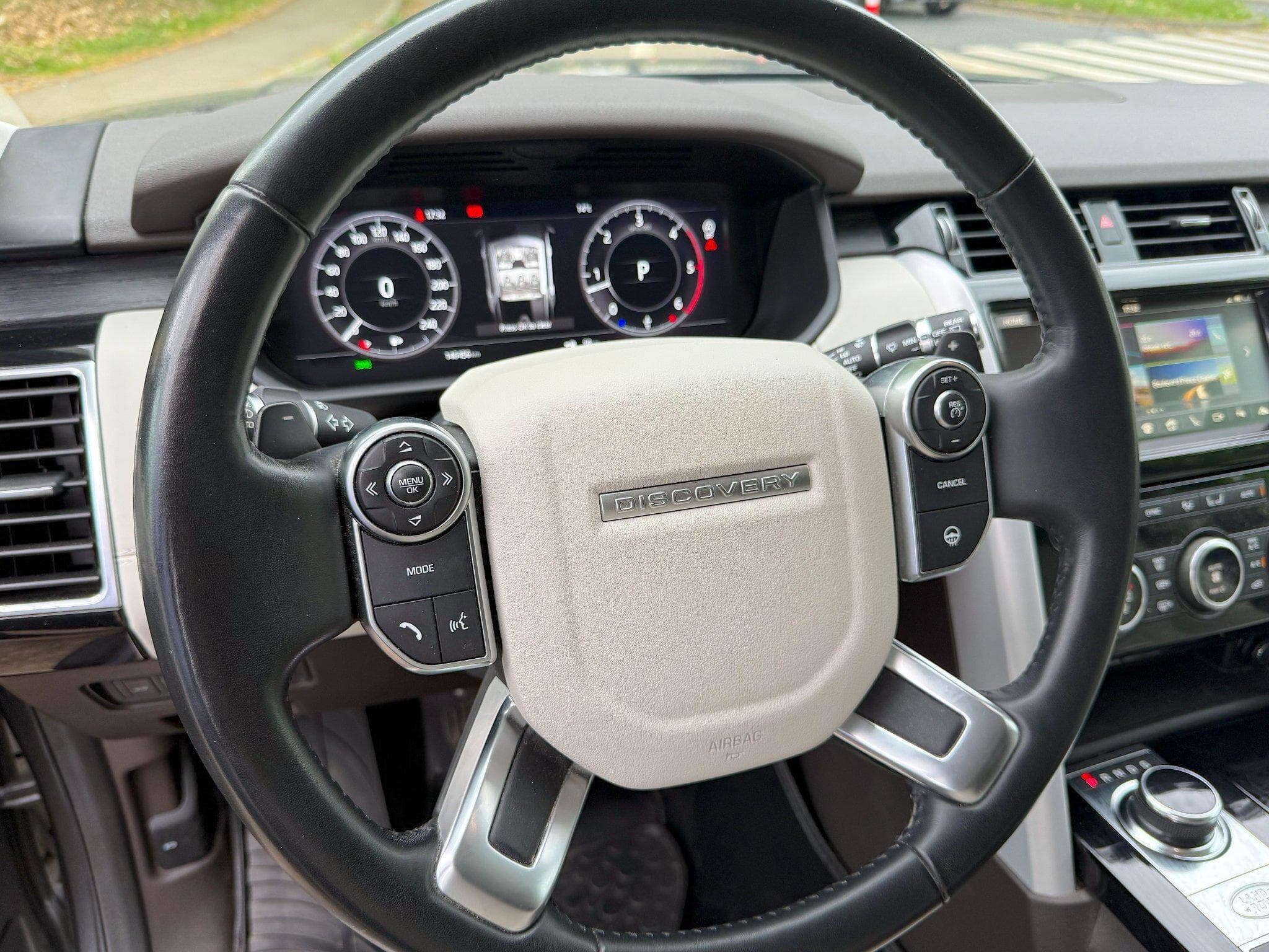 Land-Rover Discovery 3.0 TD6 HSE (2018) - Photo 6