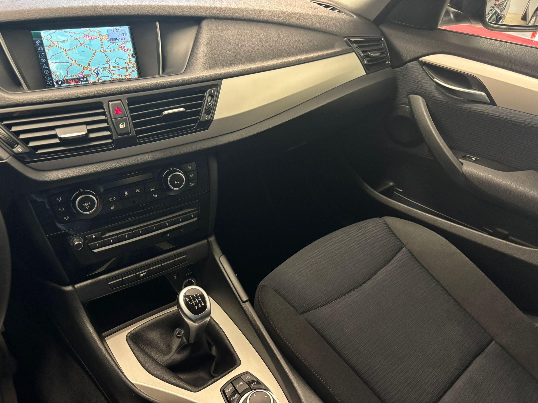 BMW X1 18i sDrive (2014) - Foto 9