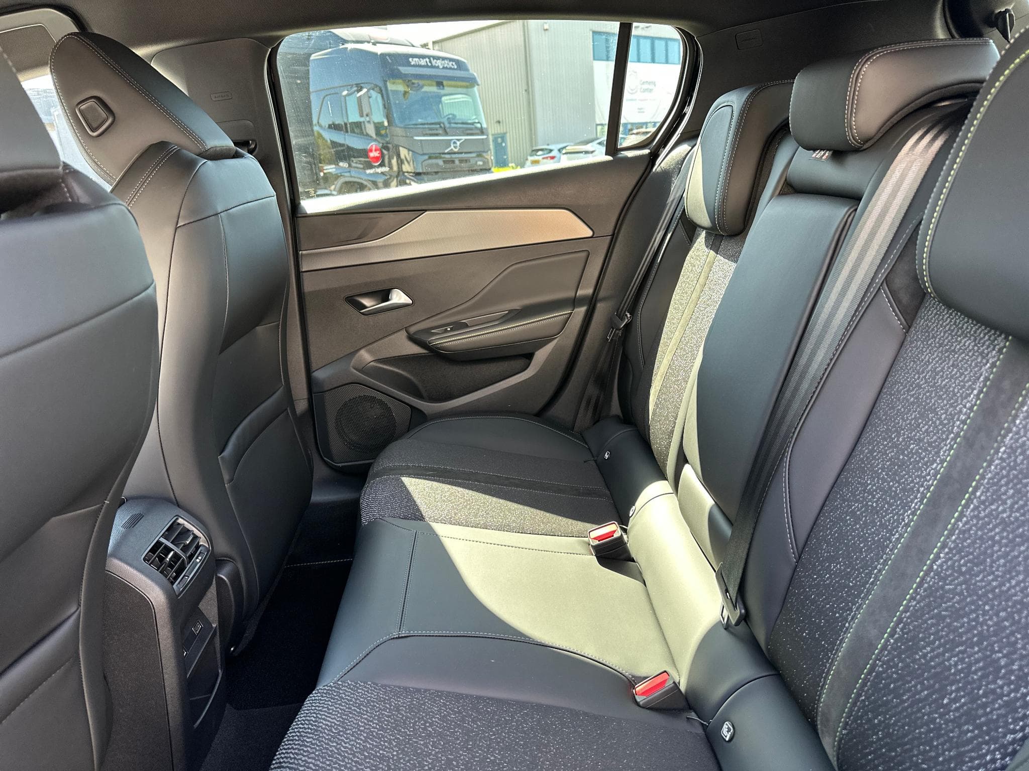 Peugeot 308 GT Pack BlueHDi 130 EAT8 (2025) - Foto 10