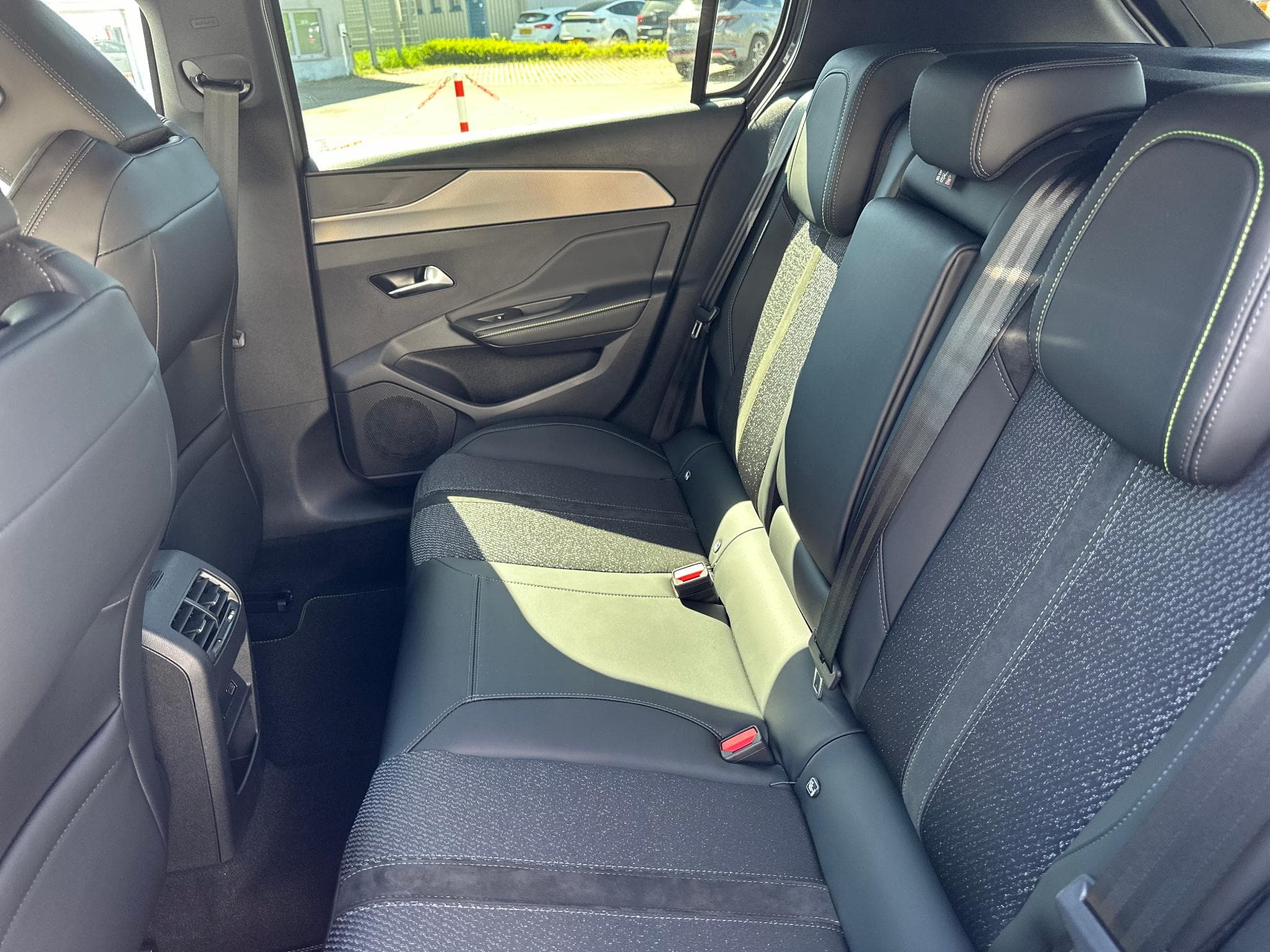 Peugeot 308 GT Pack BlueHDi 130 EAT8 (2025) - Foto 6