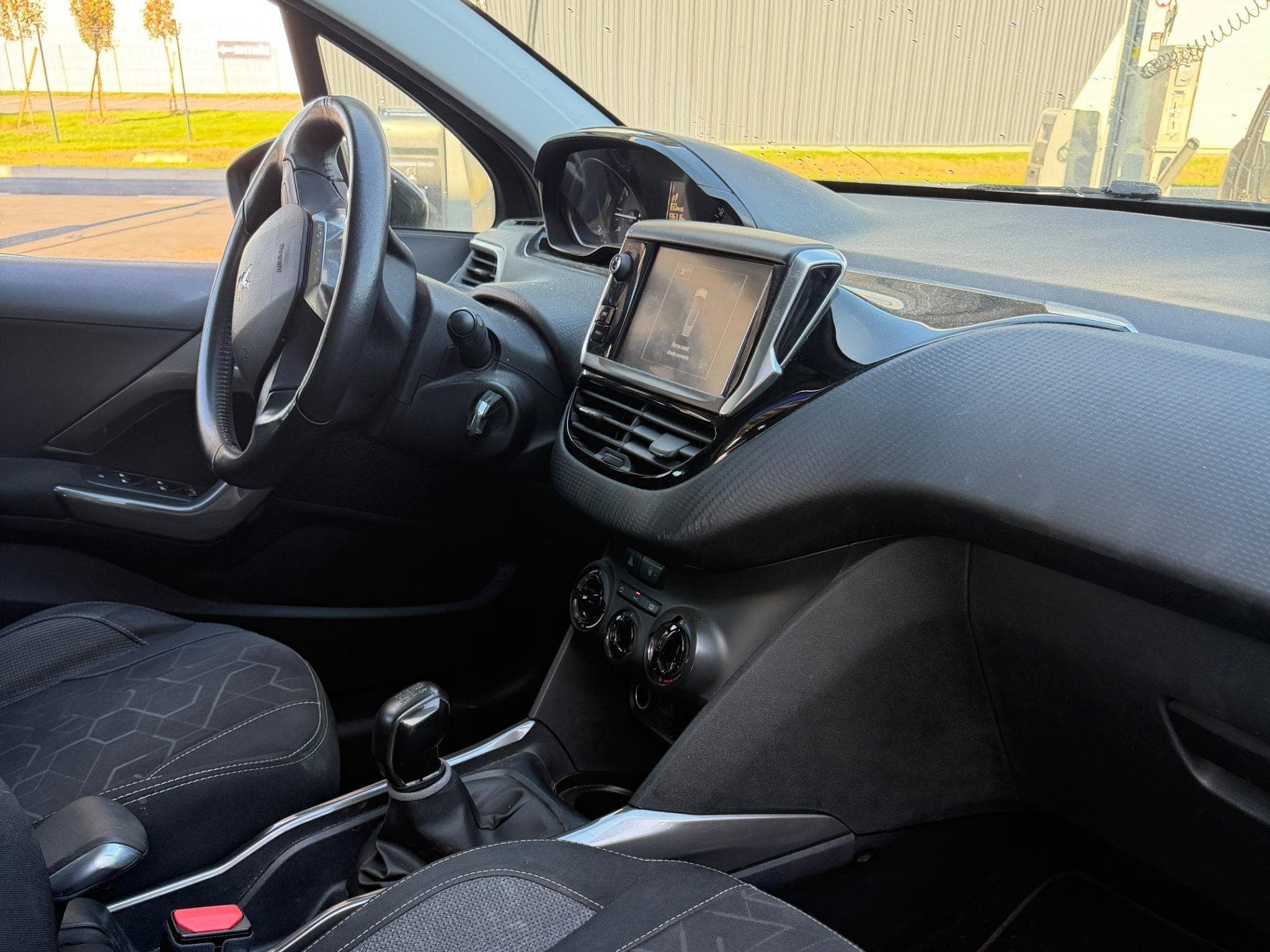 Peugeot 2008 (2016) - Photo 2