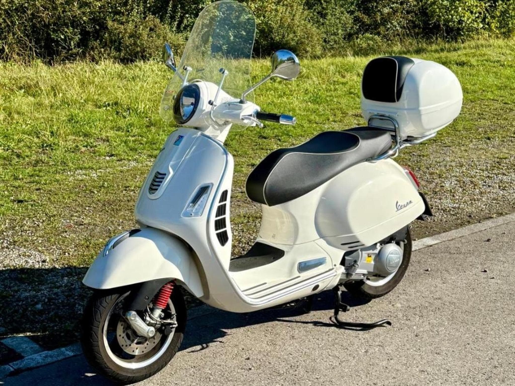 Piaggio Vespa GTS 300 ie ABS +ASR (2015) - Photo 1