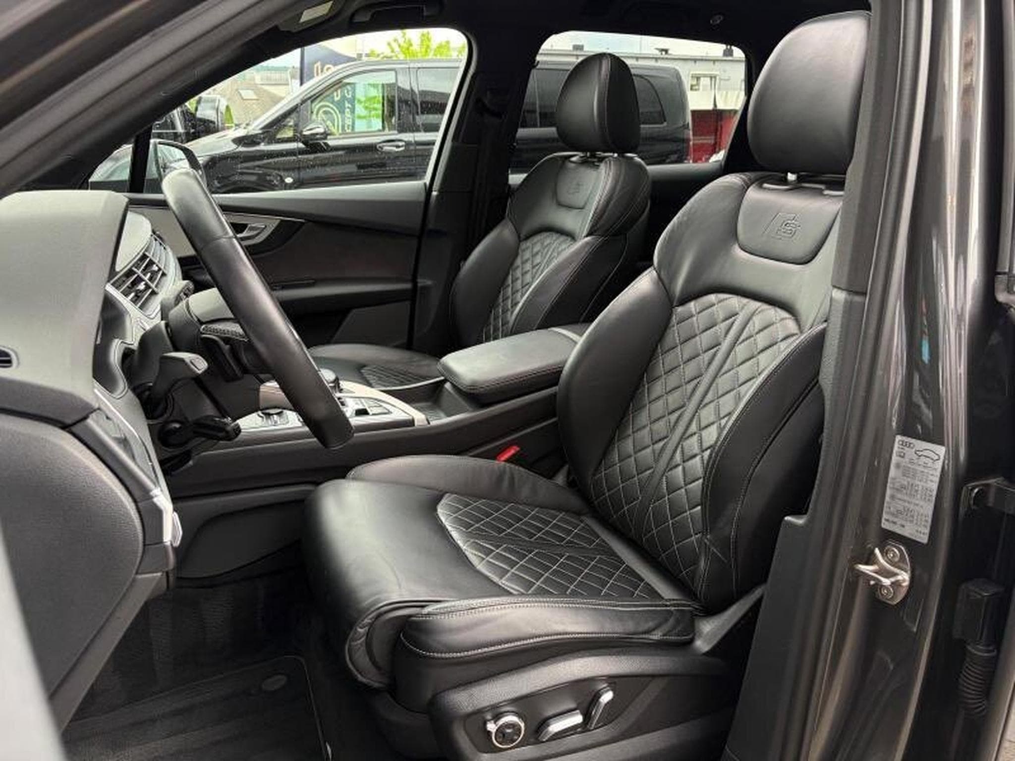Audi SQ7 4.0L tiptronic 7 places (2018) - Photo 8