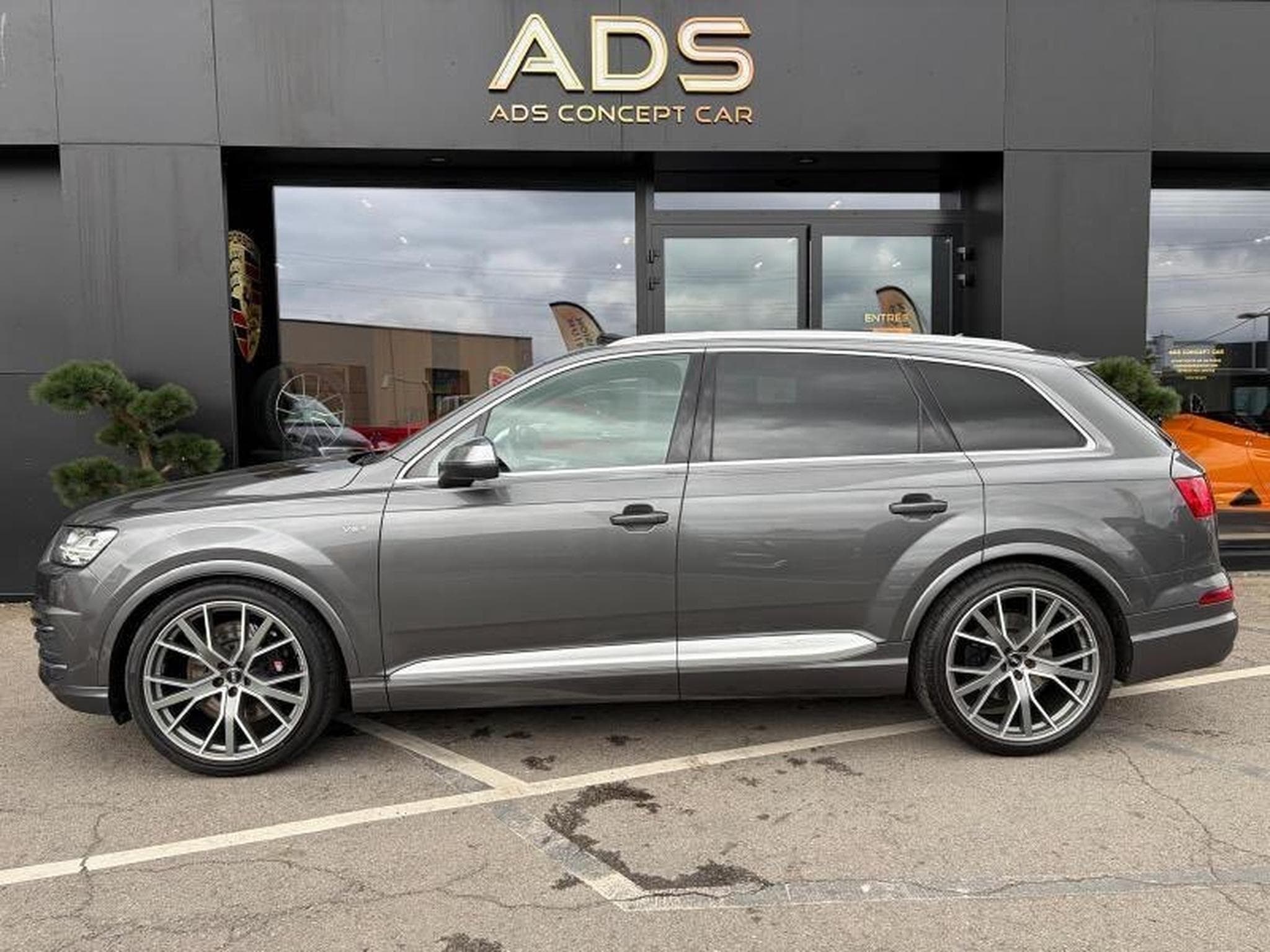 Audi SQ7 4.0L tiptronic 7 places (2018) - Photo 2