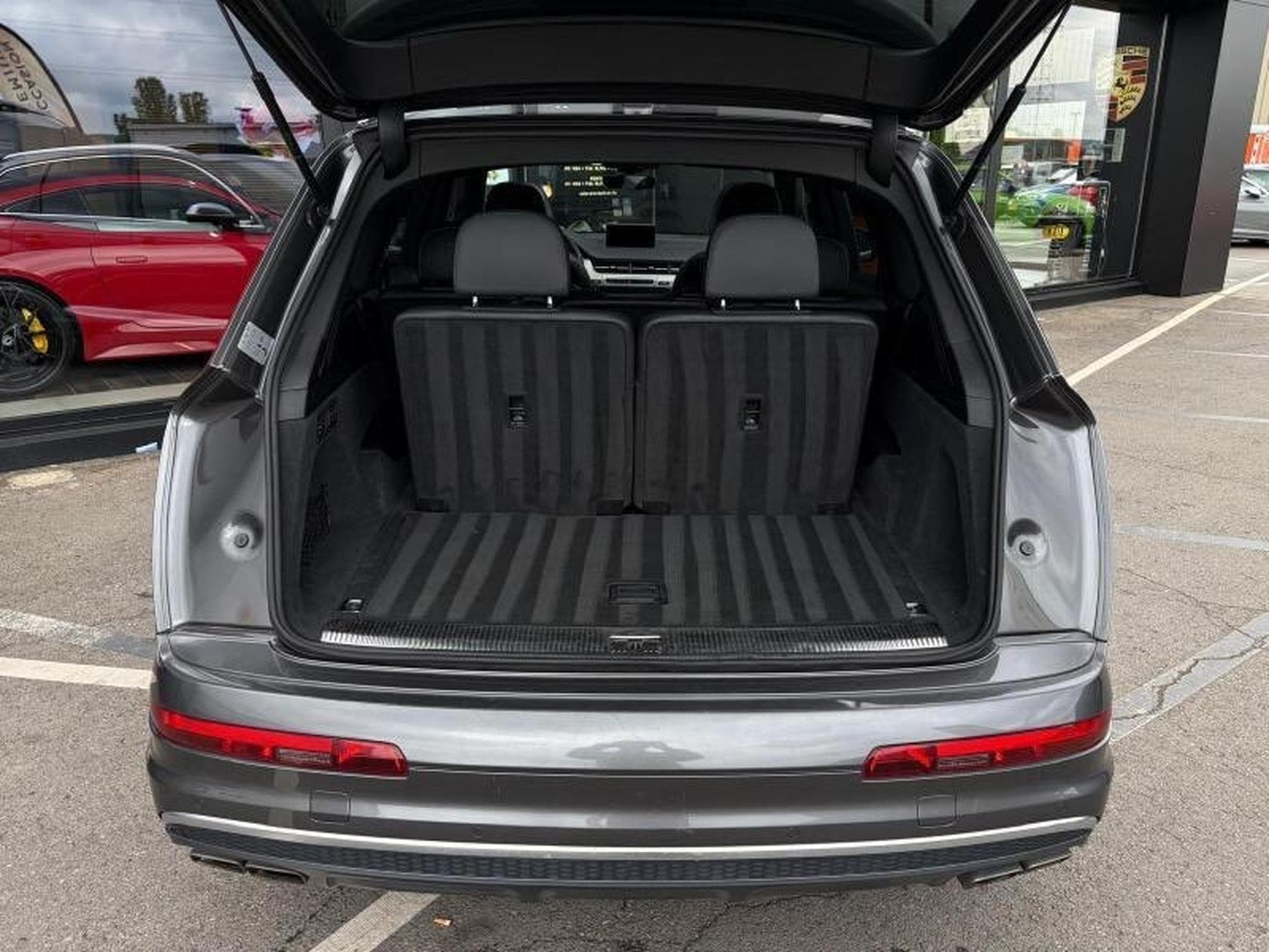 Audi SQ7 4.0L tiptronic 7 places (2018) - Photo 17