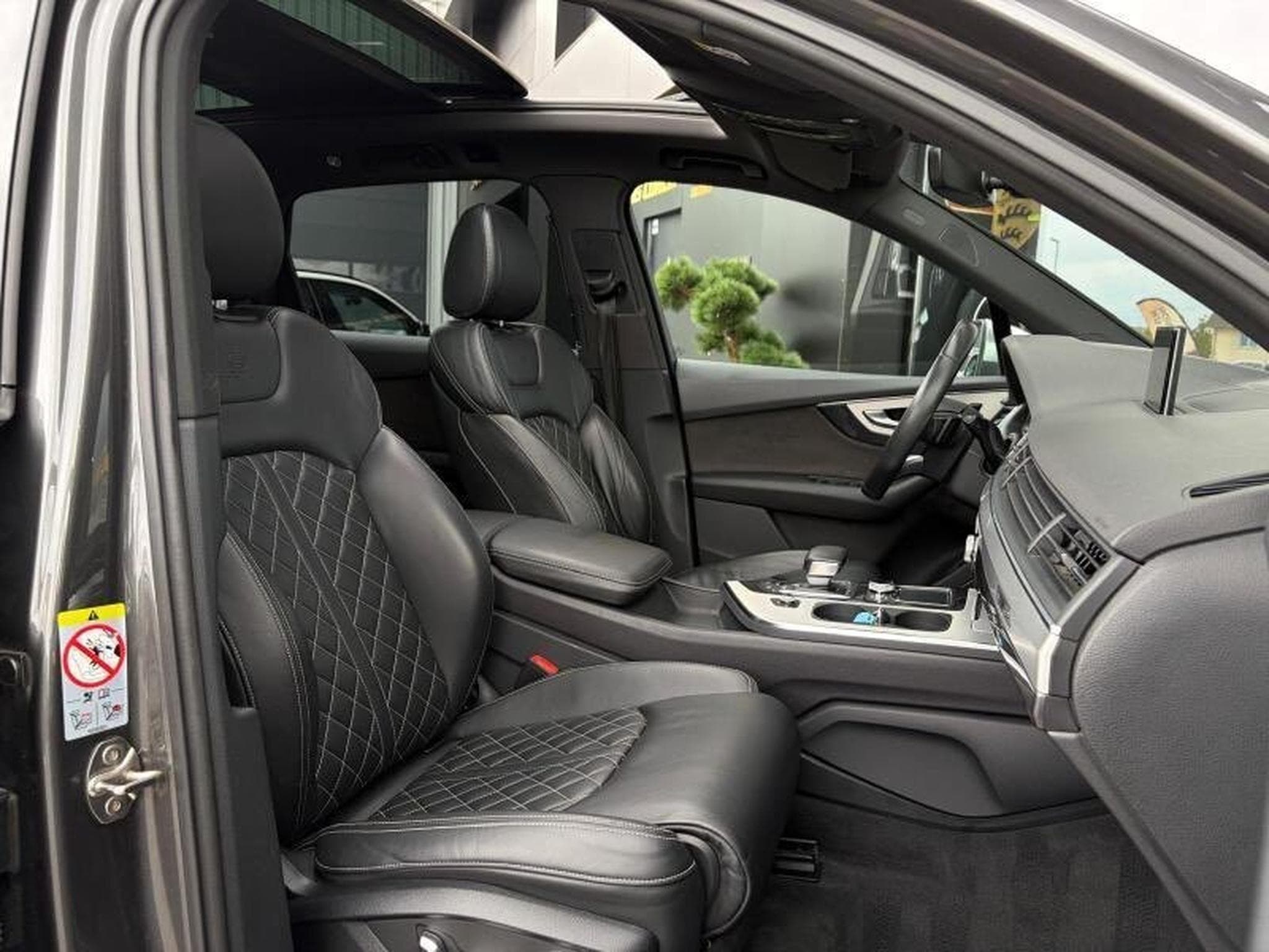 Audi SQ7 4.0L tiptronic 7 places (2018) - Photo 9
