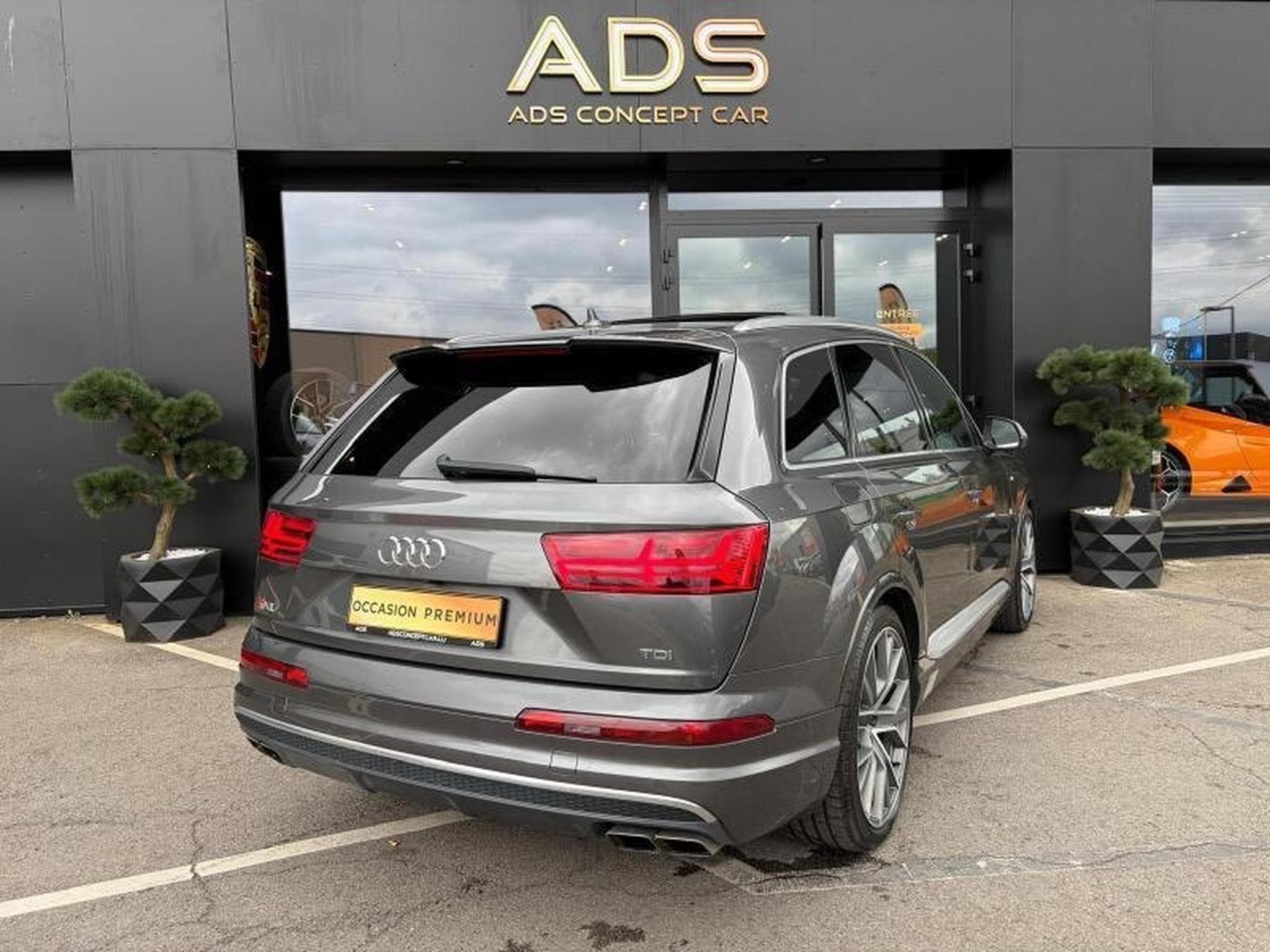 Audi SQ7 4.0L tiptronic 7 places (2018) - Photo 3