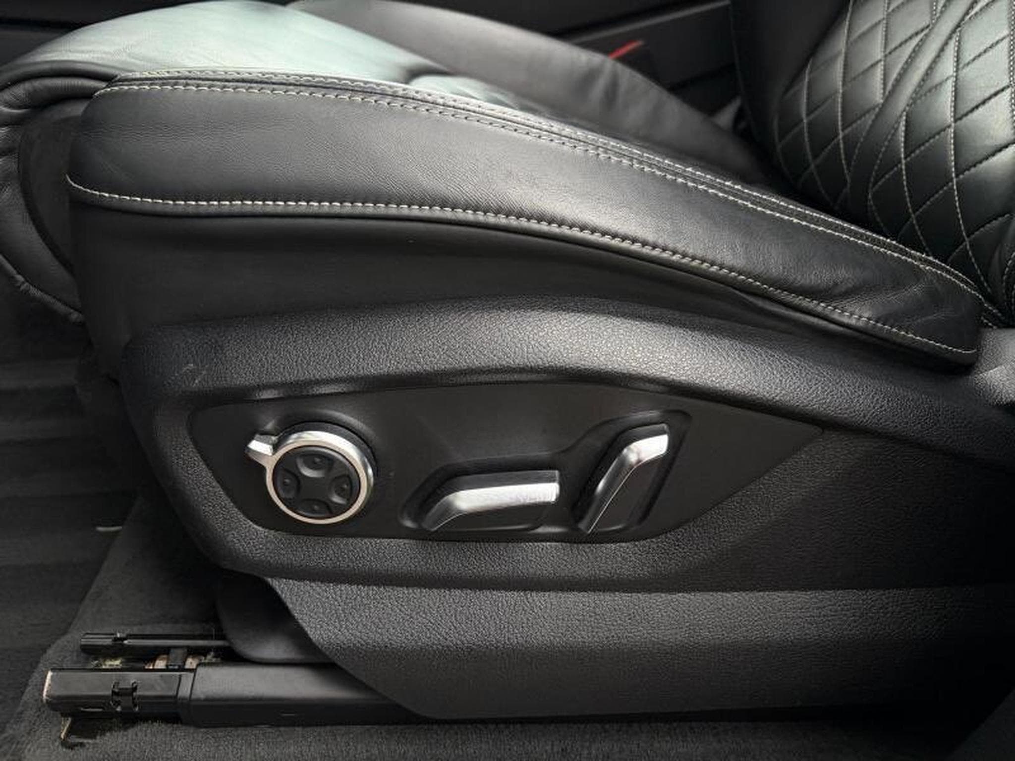 Audi SQ7 4.0L tiptronic 7 places (2018) - Photo 16