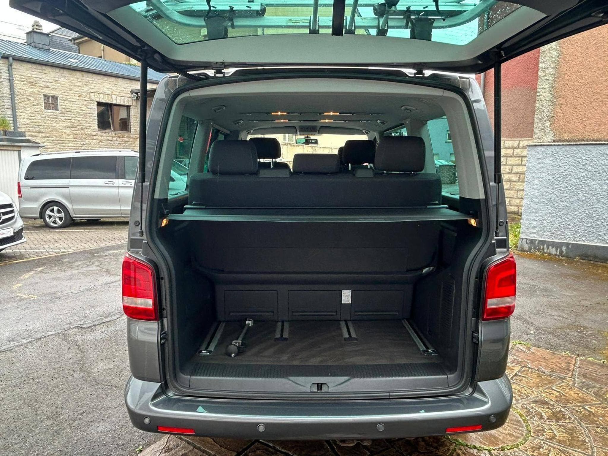 VW Multivan 2.0 TDI 180CV 4 MOTION 7 PLACES (2011) - Photo 4