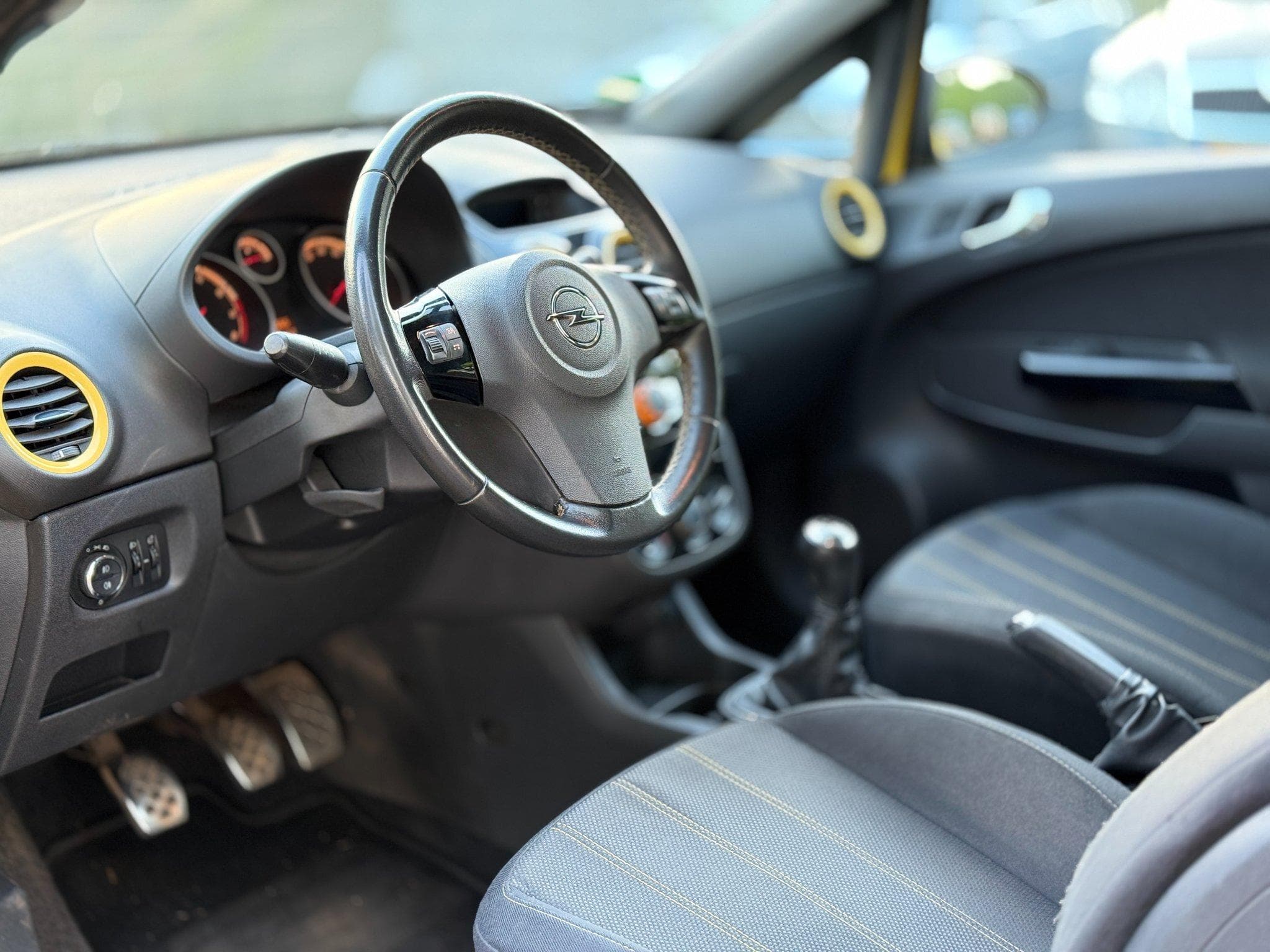 Opel Corsa 1.4 Sport Edition 101 (2010) - Photo 10