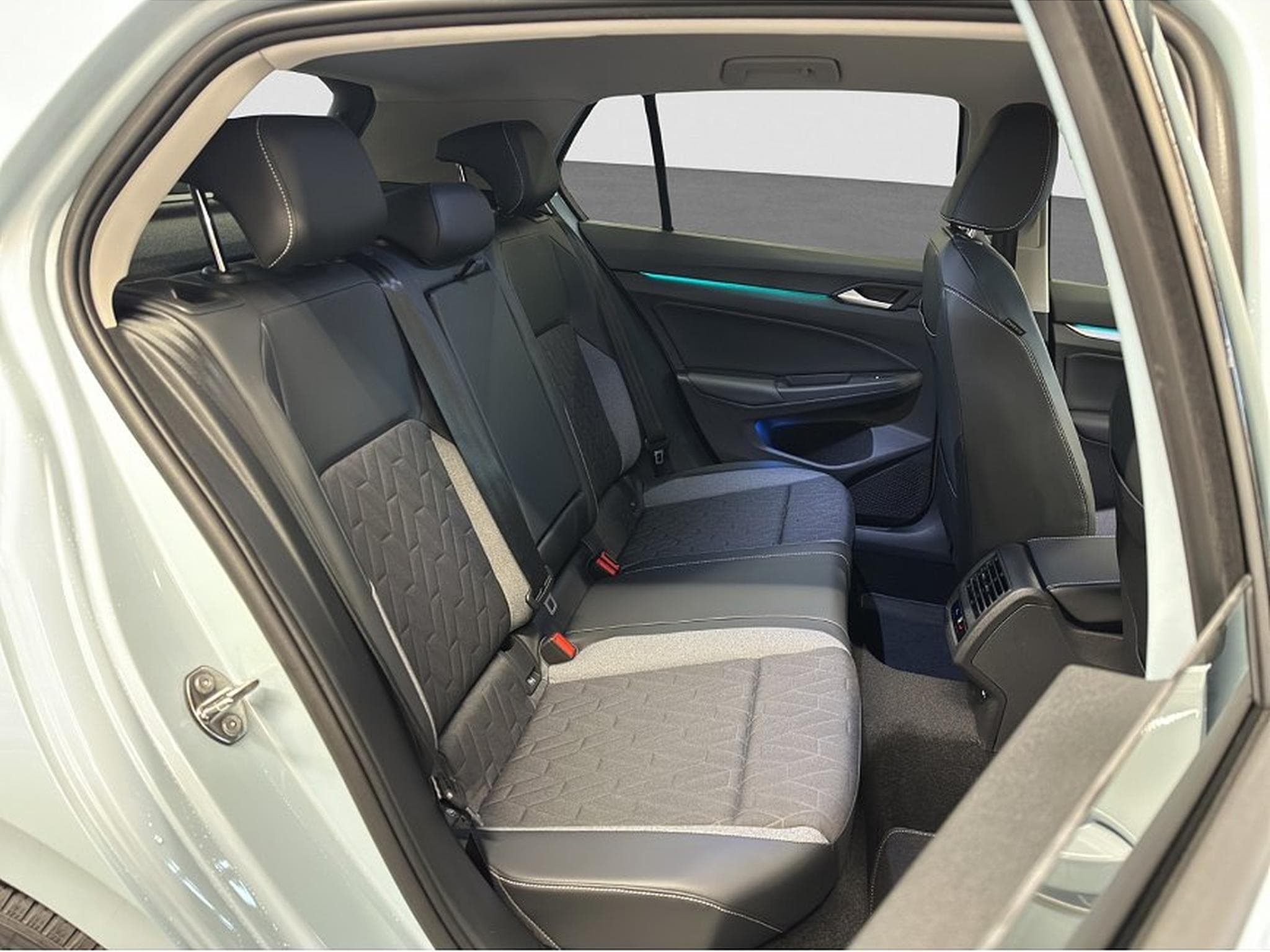 VW Golf (2025) - Photo 16