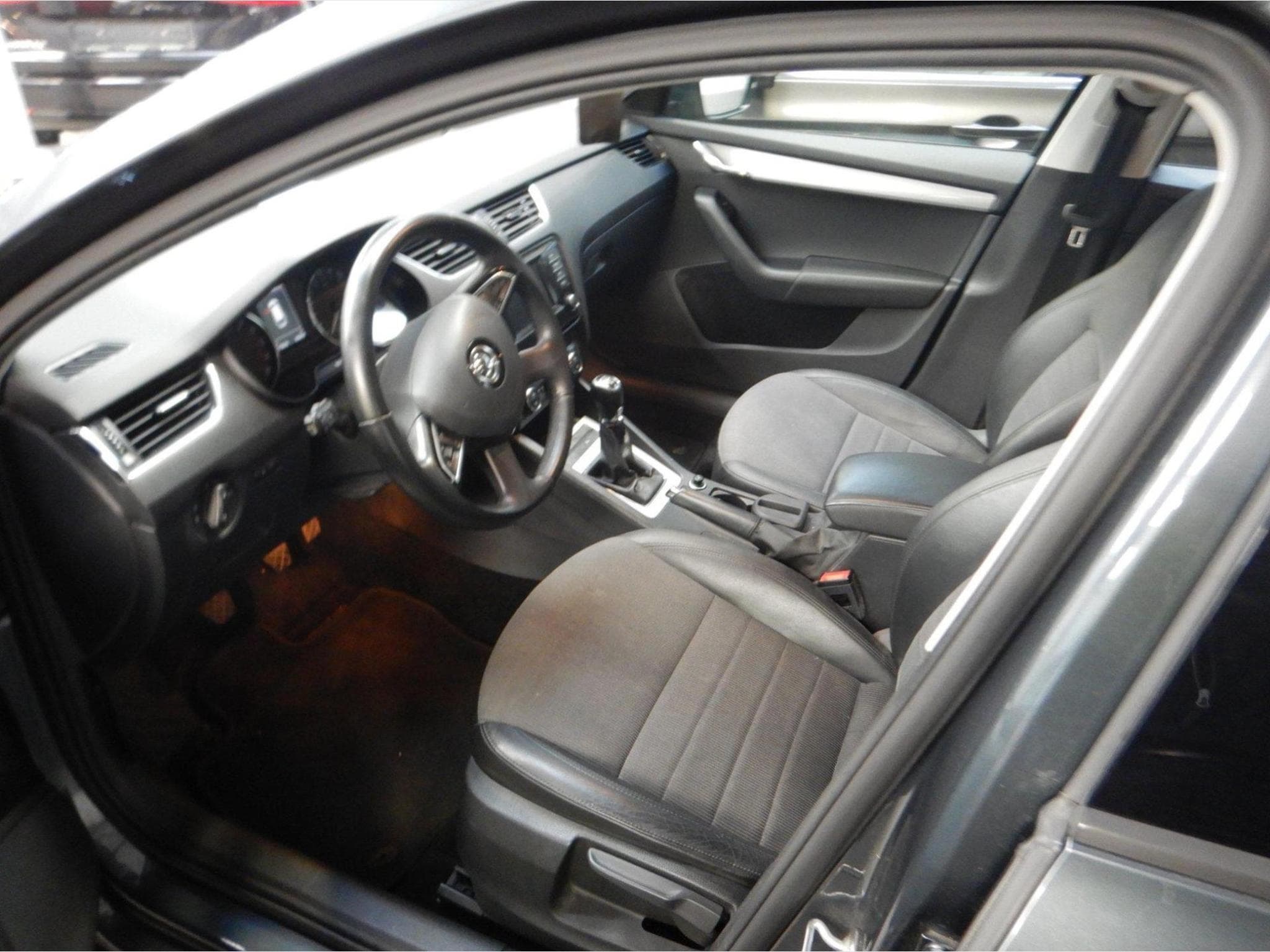 Skoda Octavia 1.6 Tdi (2015) - Photo 3