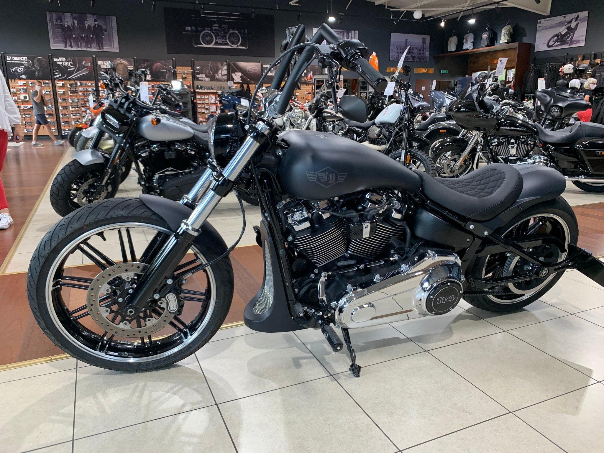 Harley-Davidson CVO Breakout Breakout 114 (2019) - Photo 2