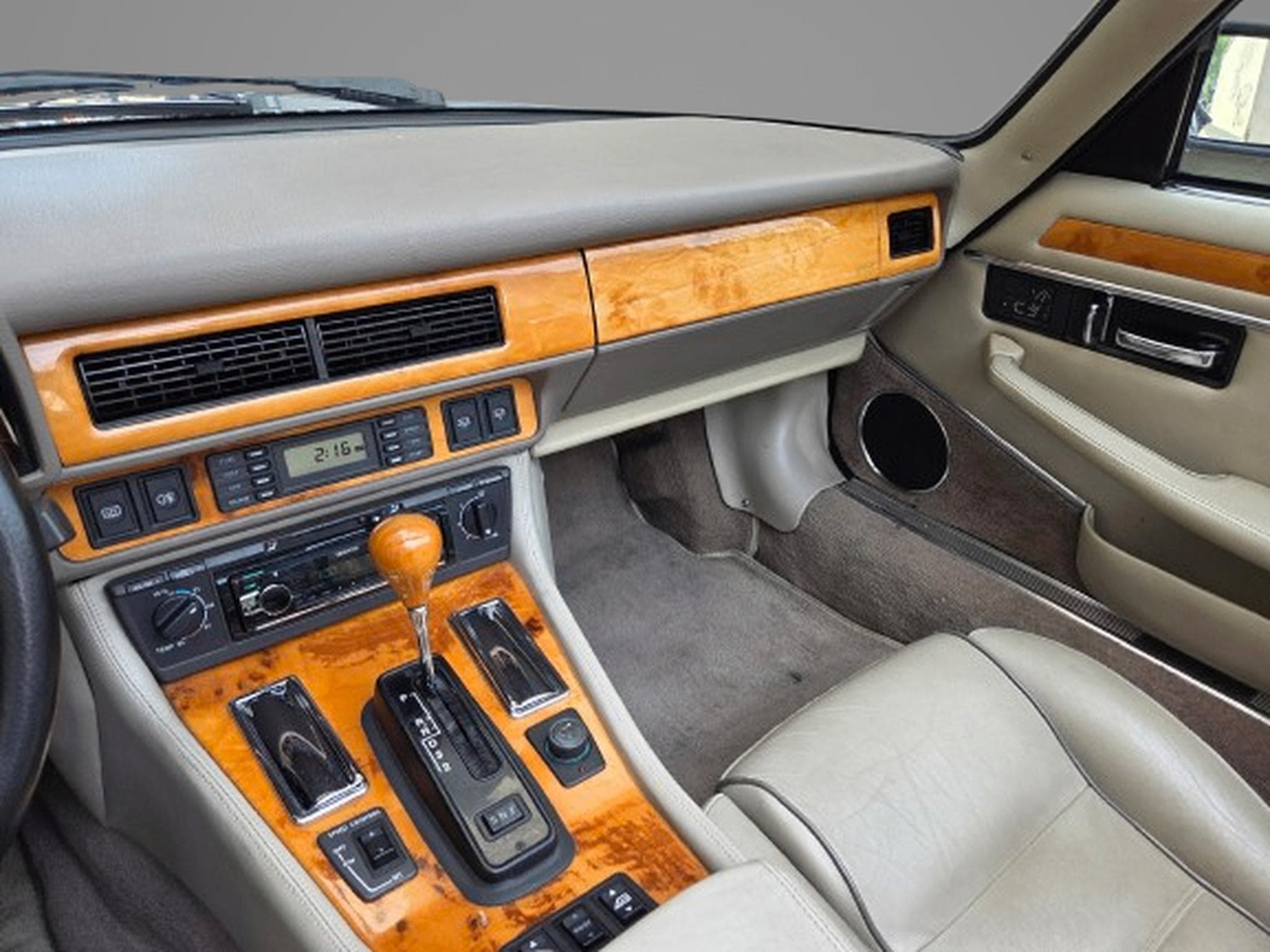 Jaguar XJSC Célébration 4.0 BVA 231 cv (1995) - Photo 9
