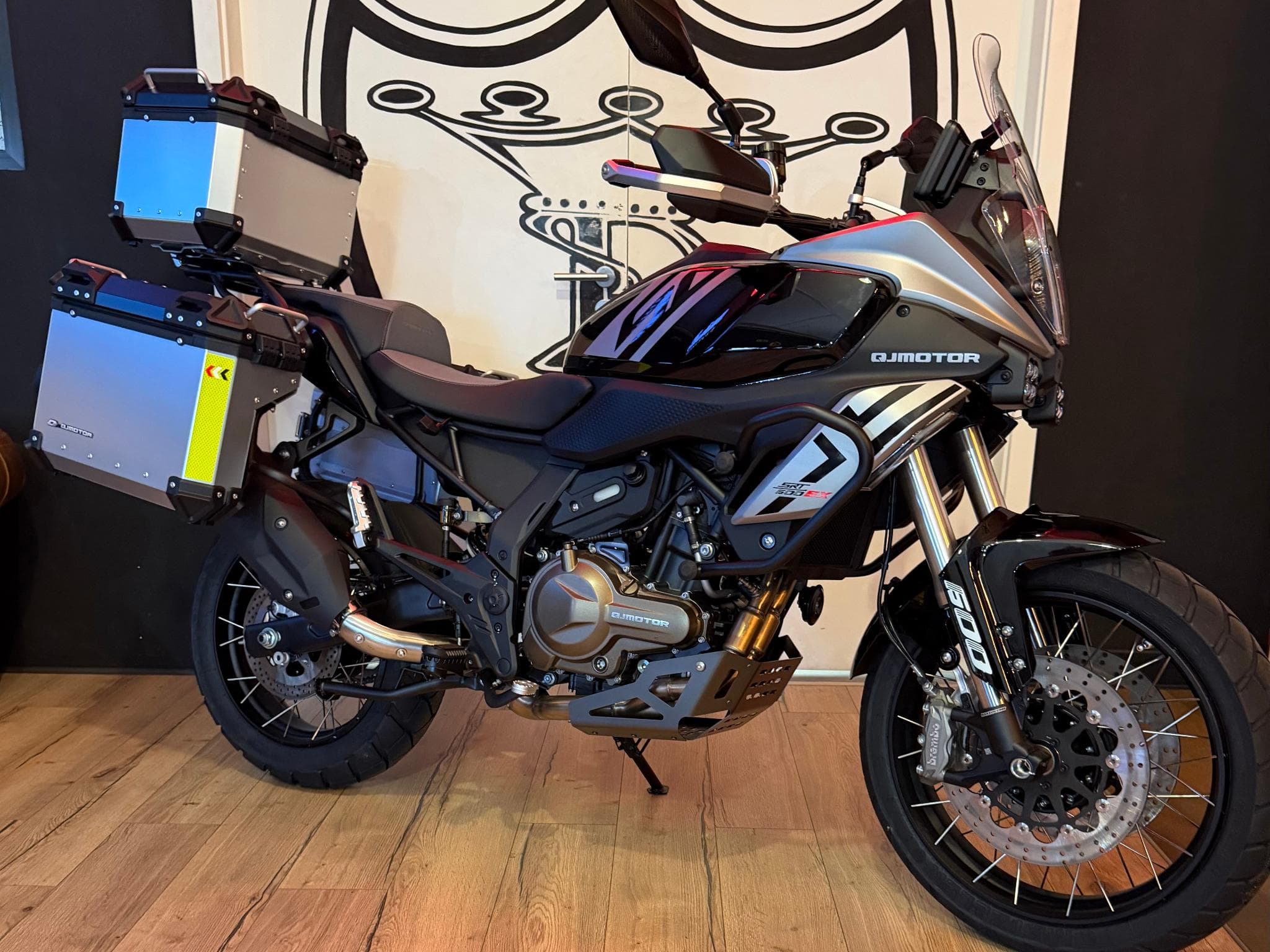 QJmotor SRT 600 SX TOURING (2026) - Photo 1