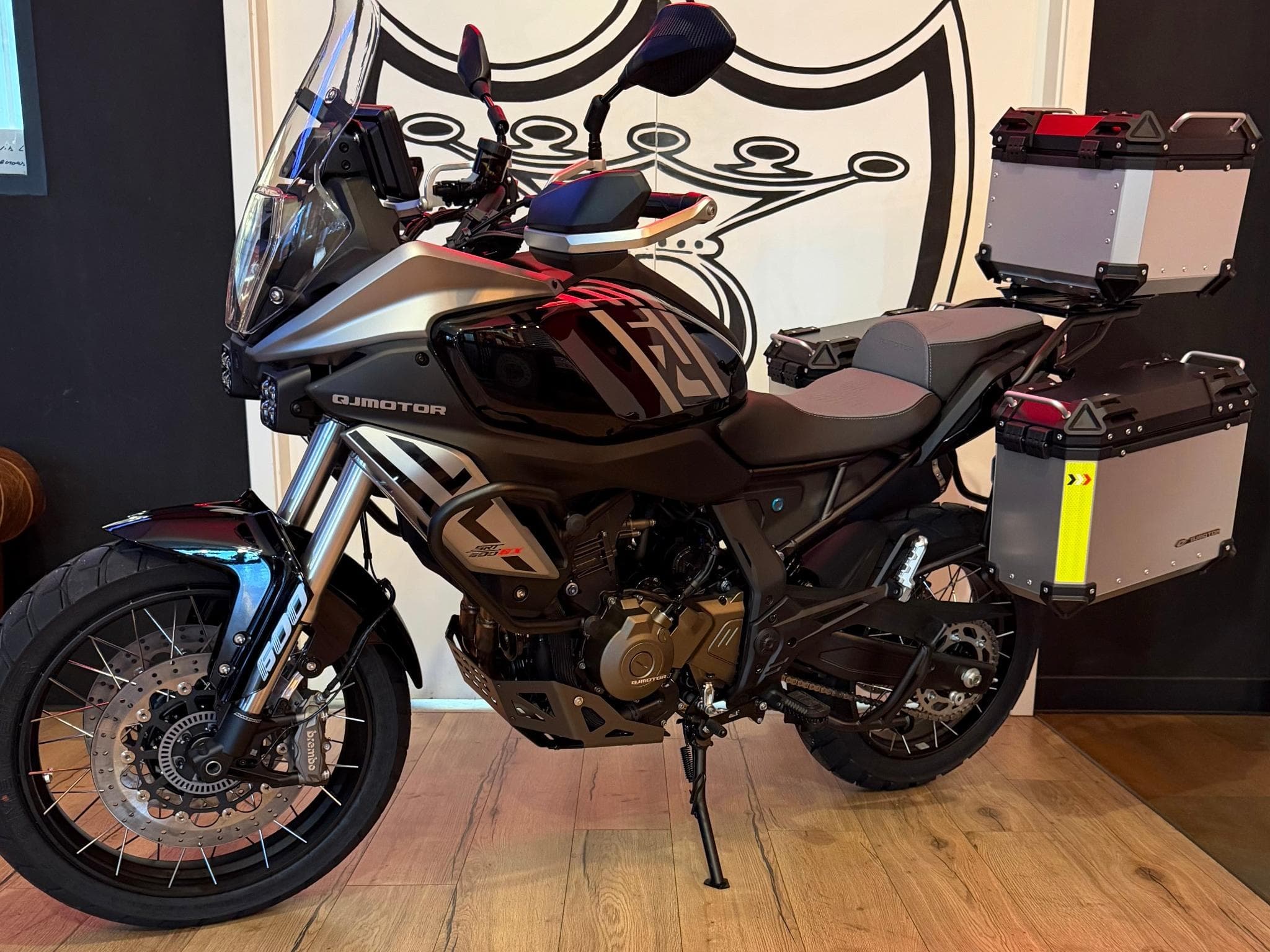 QJmotor SRT 600 SX TOURING (2026) - Photo 2
