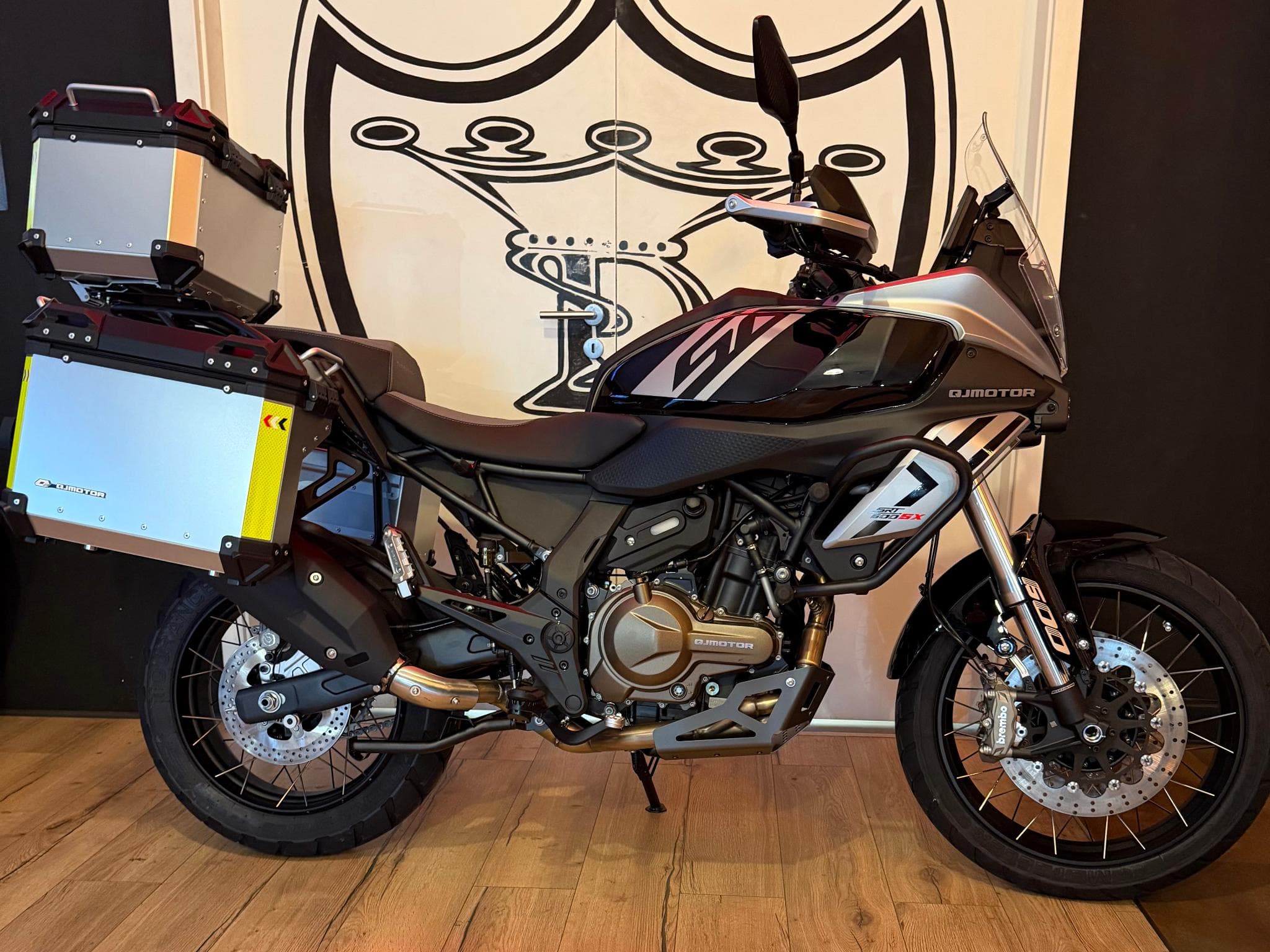 QJmotor SRT 600 SX TOURING (2026) - Photo 3