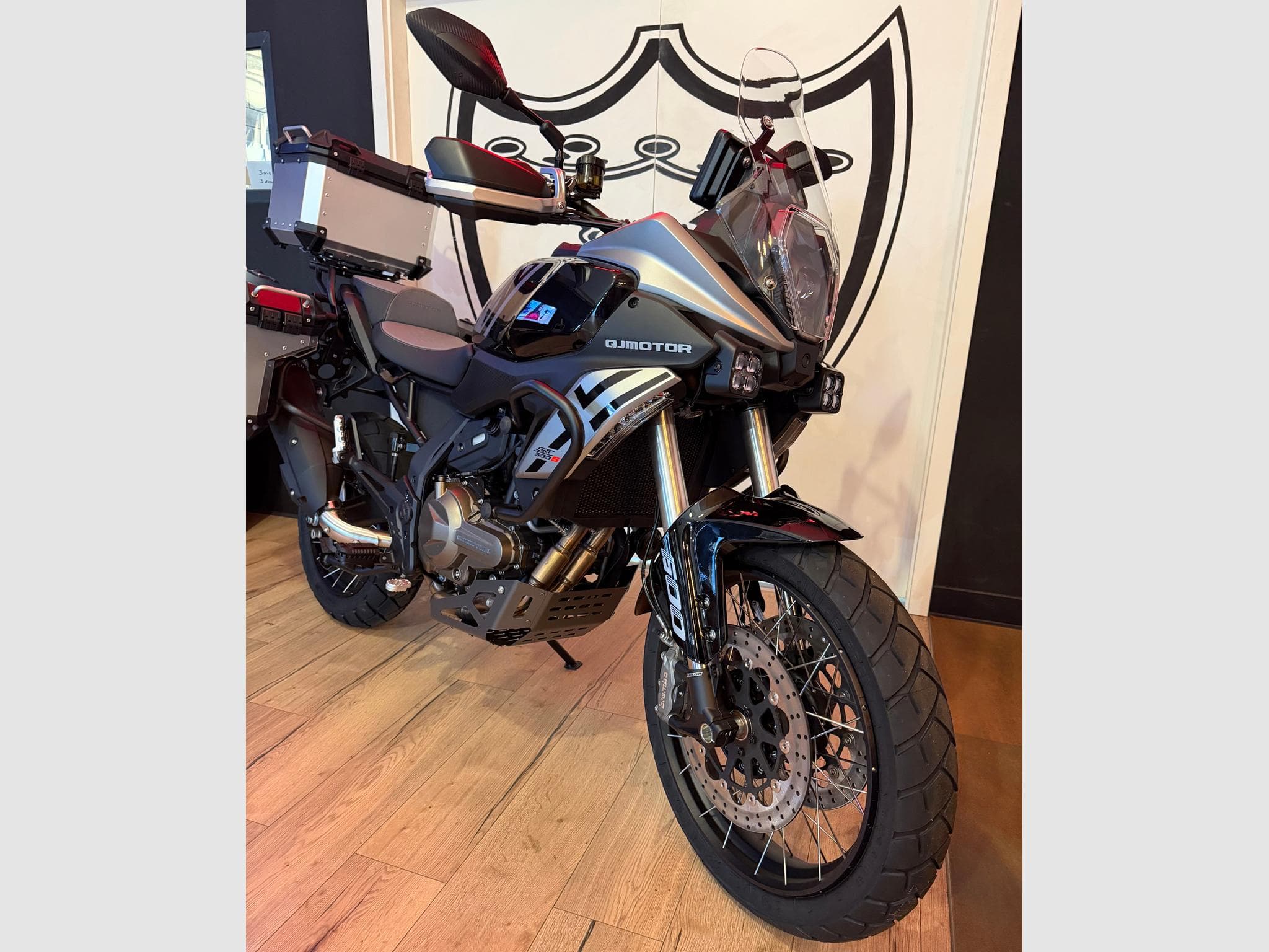 QJmotor SRT 600 SX TOURING (2026) - Photo 4